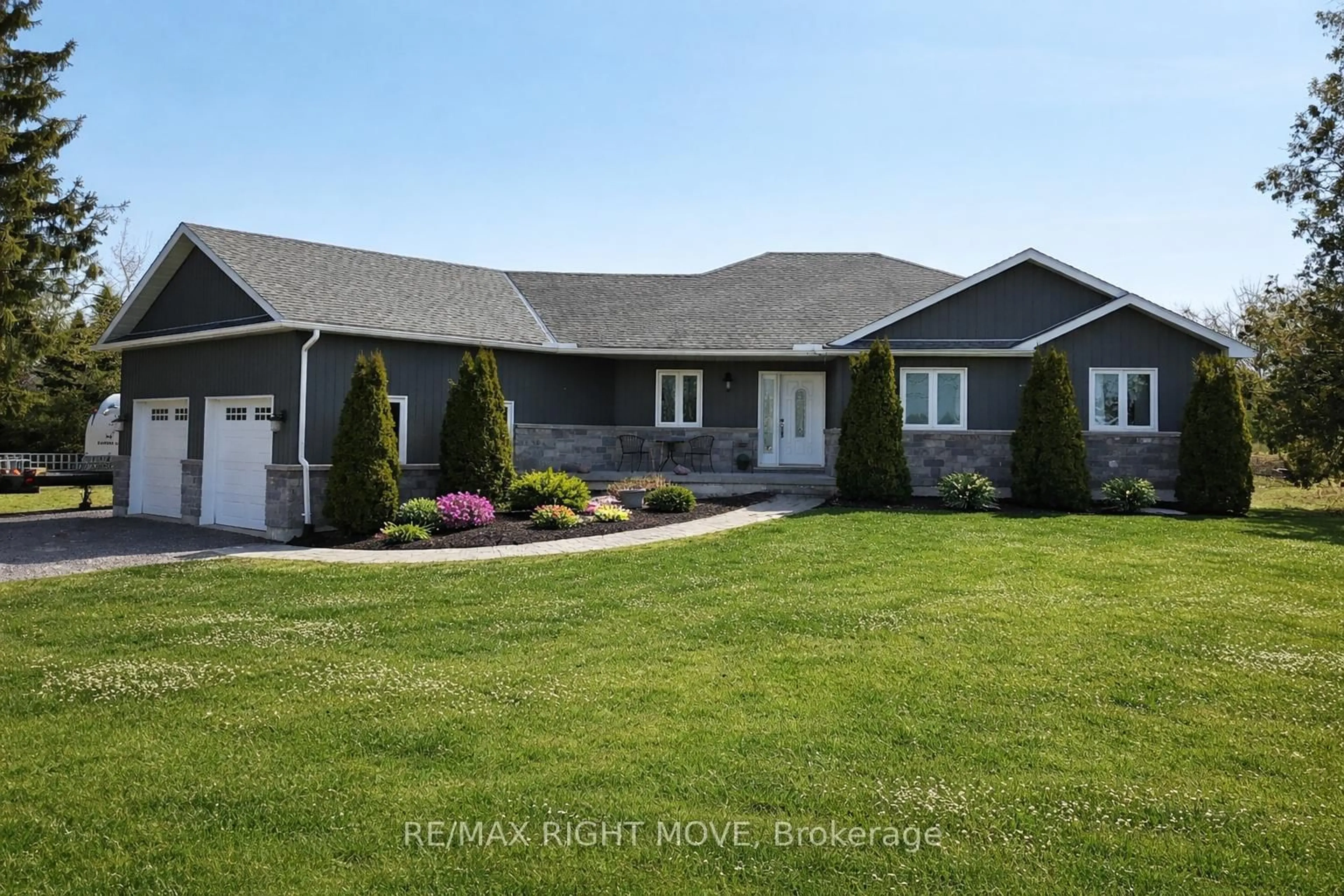 Home with vinyl exterior material, unknown for 1499 15/16 Side Rd, Oro-Medonte Ontario L0L 1T0