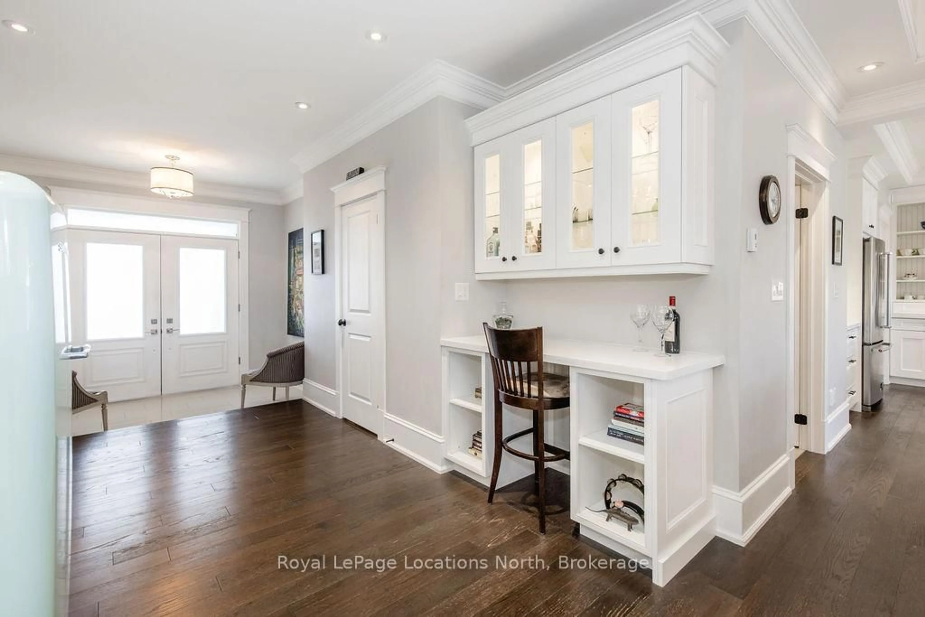 Indoor entryway for 125 Stephens St, Collingwood Ontario L9Y 0G5
