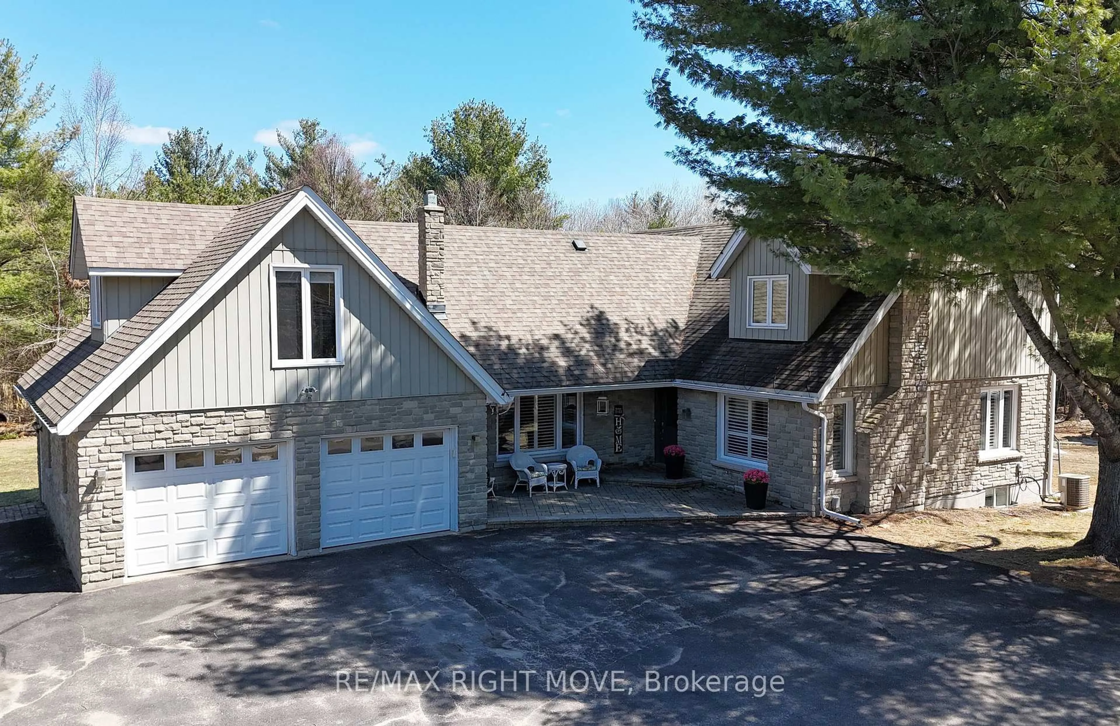 A pic from outside/outdoor area/front of a property/back of a property/a pic from drone, unknown for 4041 Wainman Line, Severn Ontario L3V 7C3