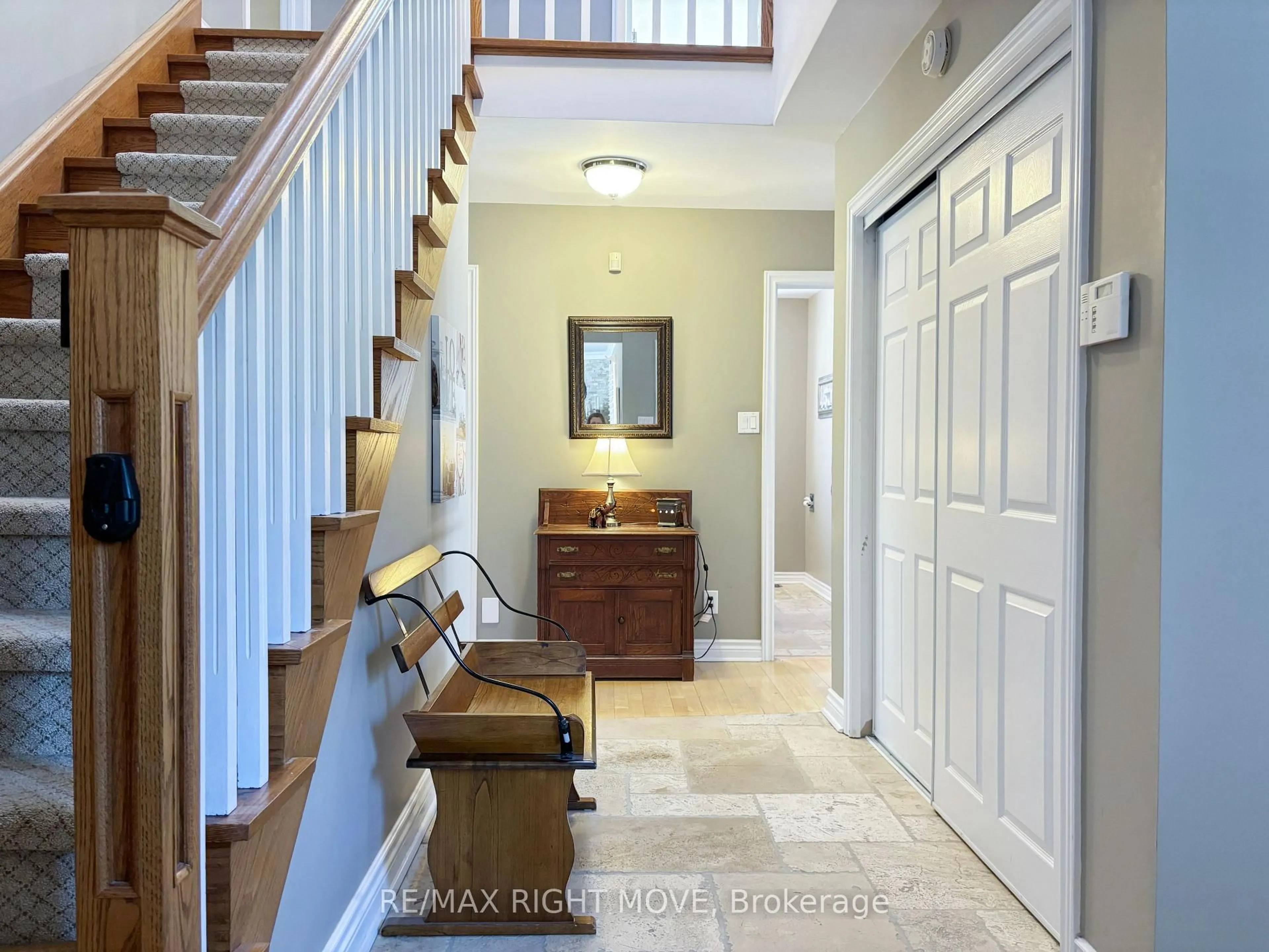 Indoor entryway for 4041 Wainman Line, Severn Ontario L3V 7C3