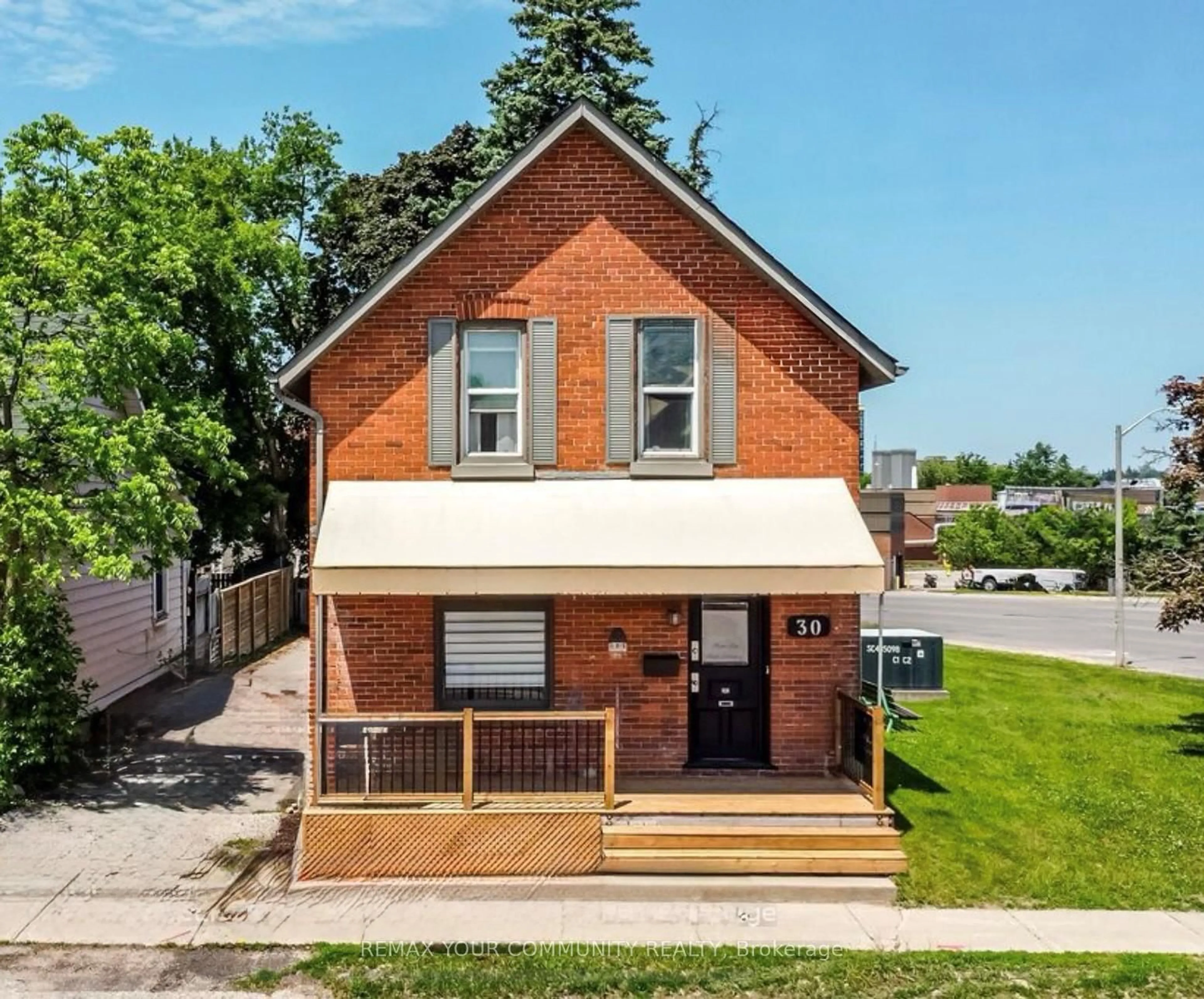 Home with brick exterior material, street for 30 Tiffin St, Barrie Ontario L4N 2M7