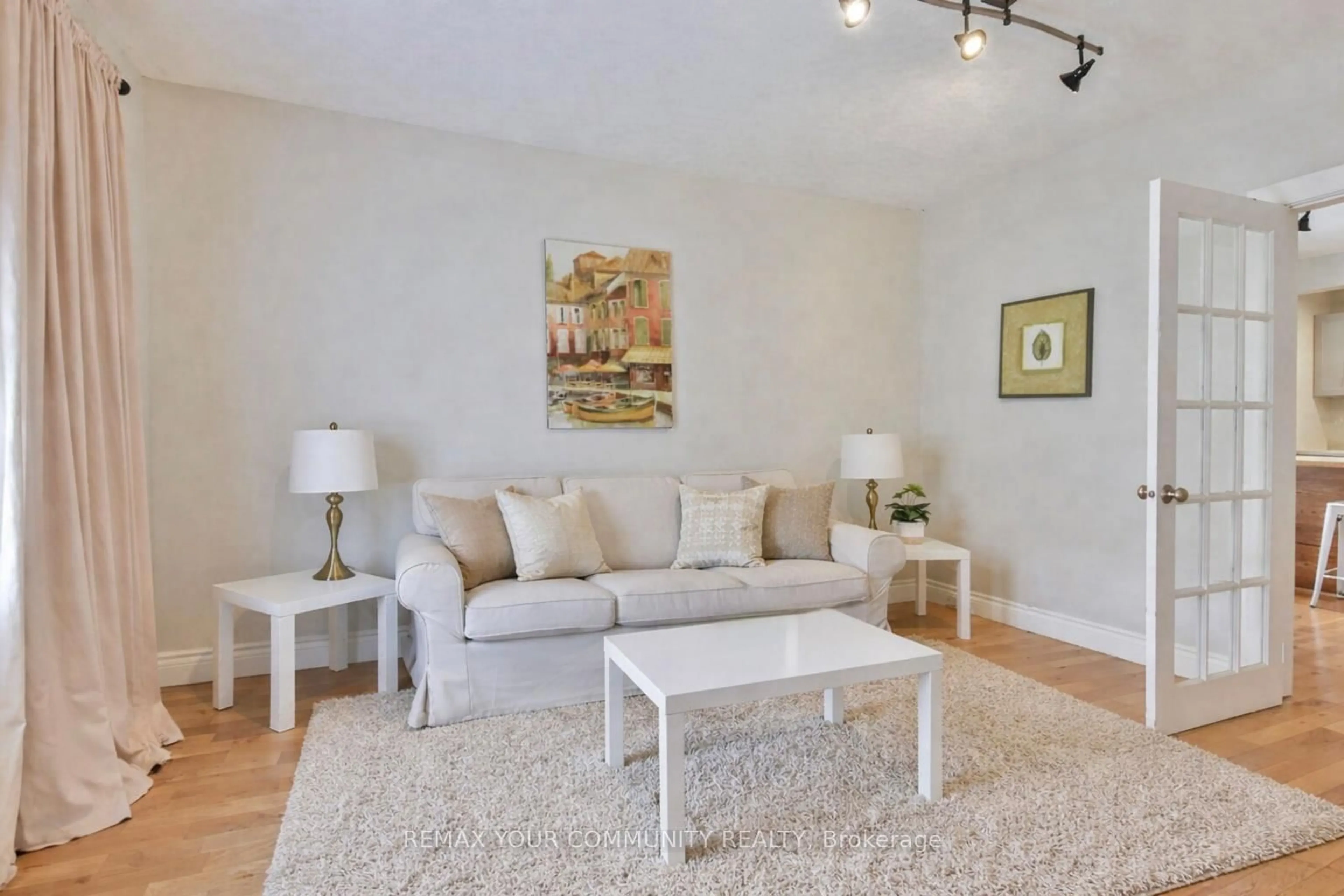 Living room with furniture, unknown for 30 Tiffin St, Barrie Ontario L4N 2M7
