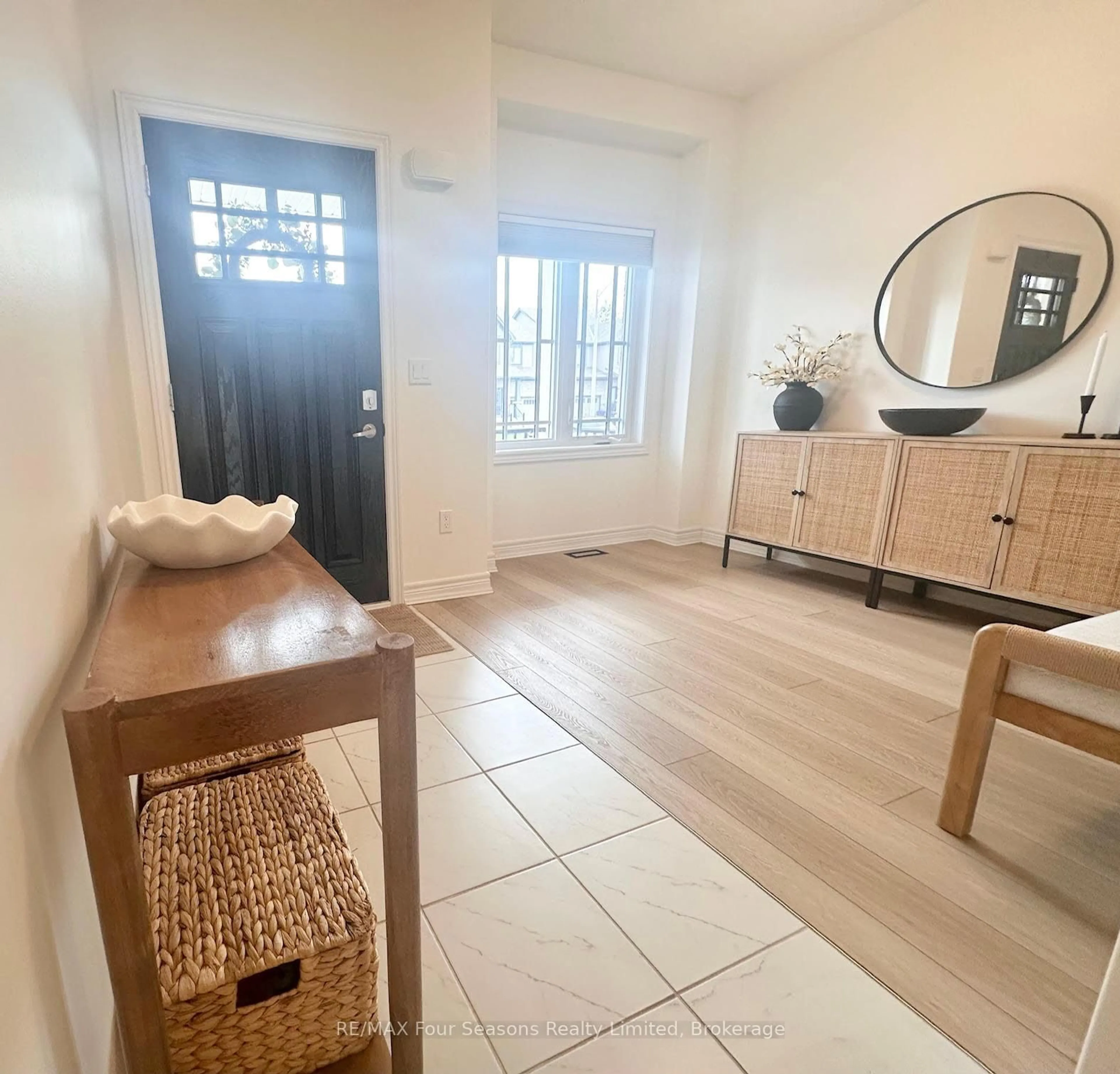 Indoor entryway for 26 Shipley Ave, Collingwood Ontario L9Y 5M7