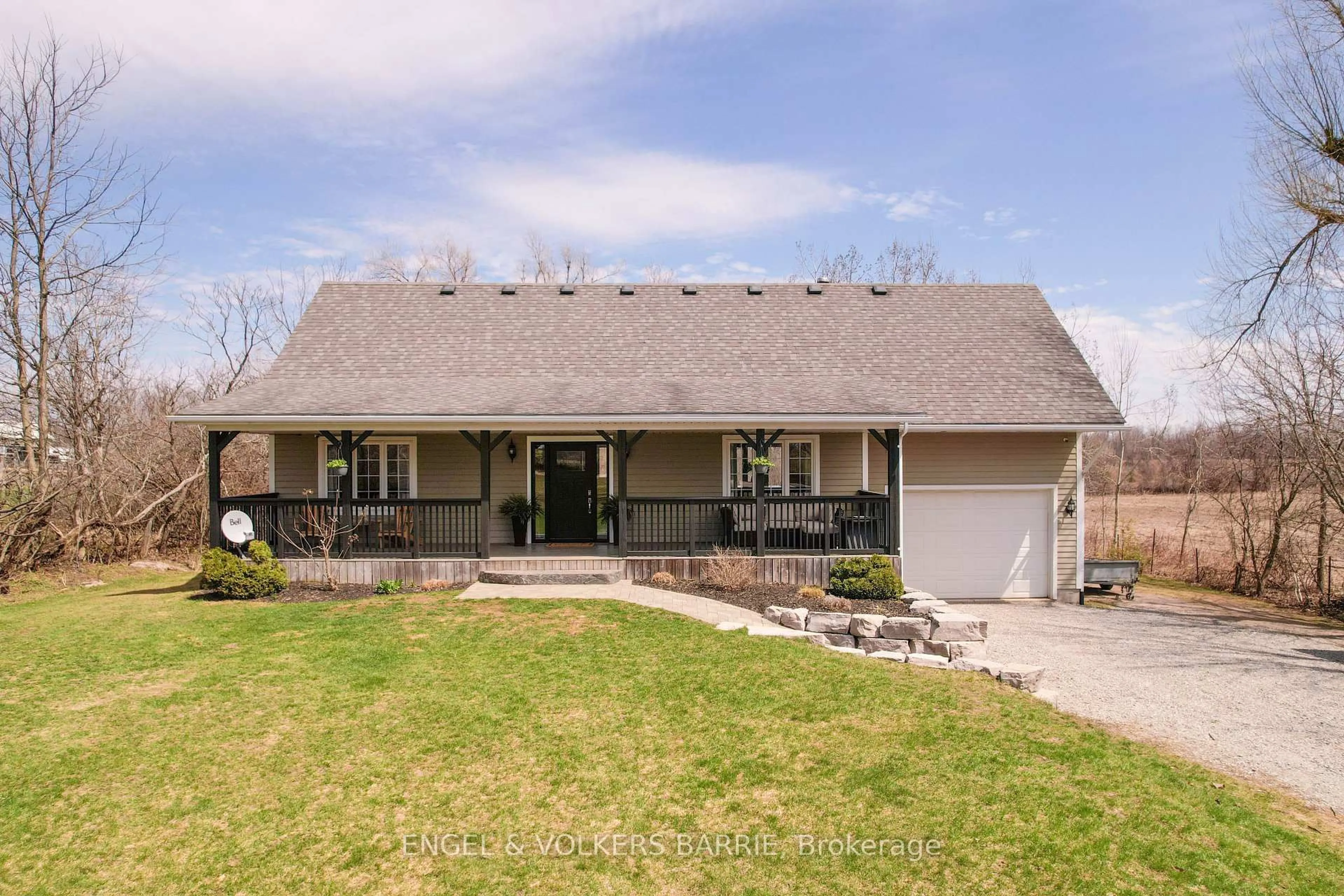 Home with vinyl exterior material, street for 4629 4 Line, Oro-Medonte Ontario L0L 1V0