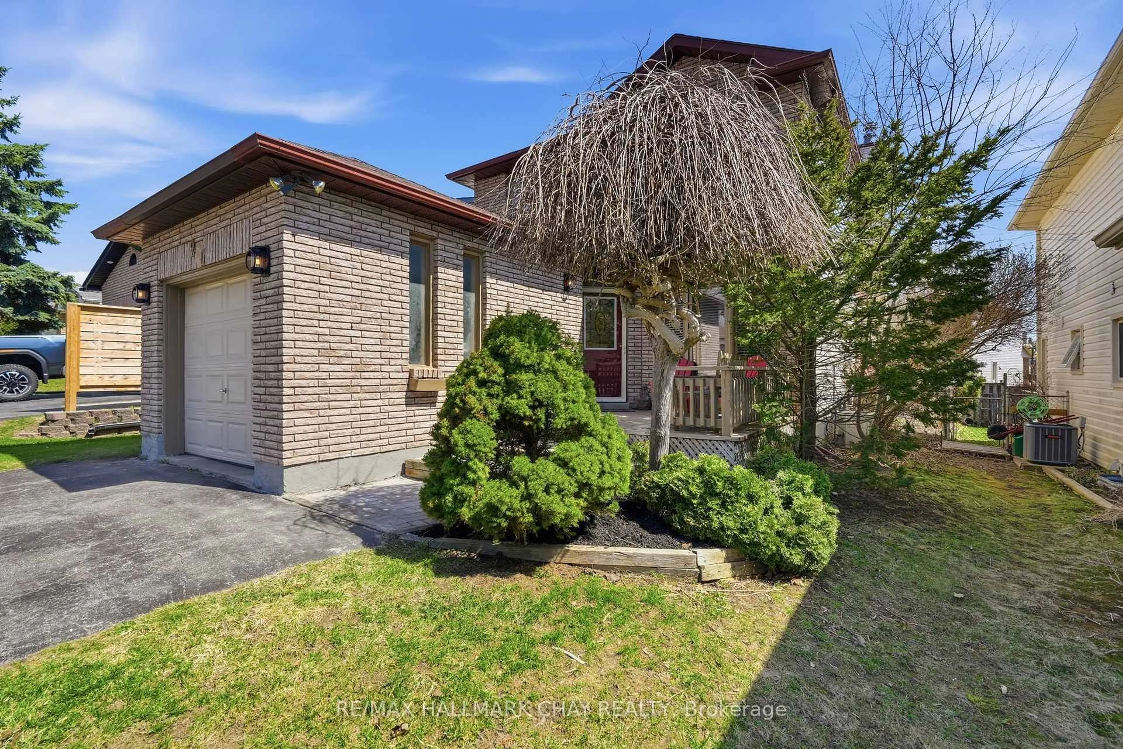 Home with brick exterior material, street for 21 Carr Dr, Barrie Ontario L4N 6N3