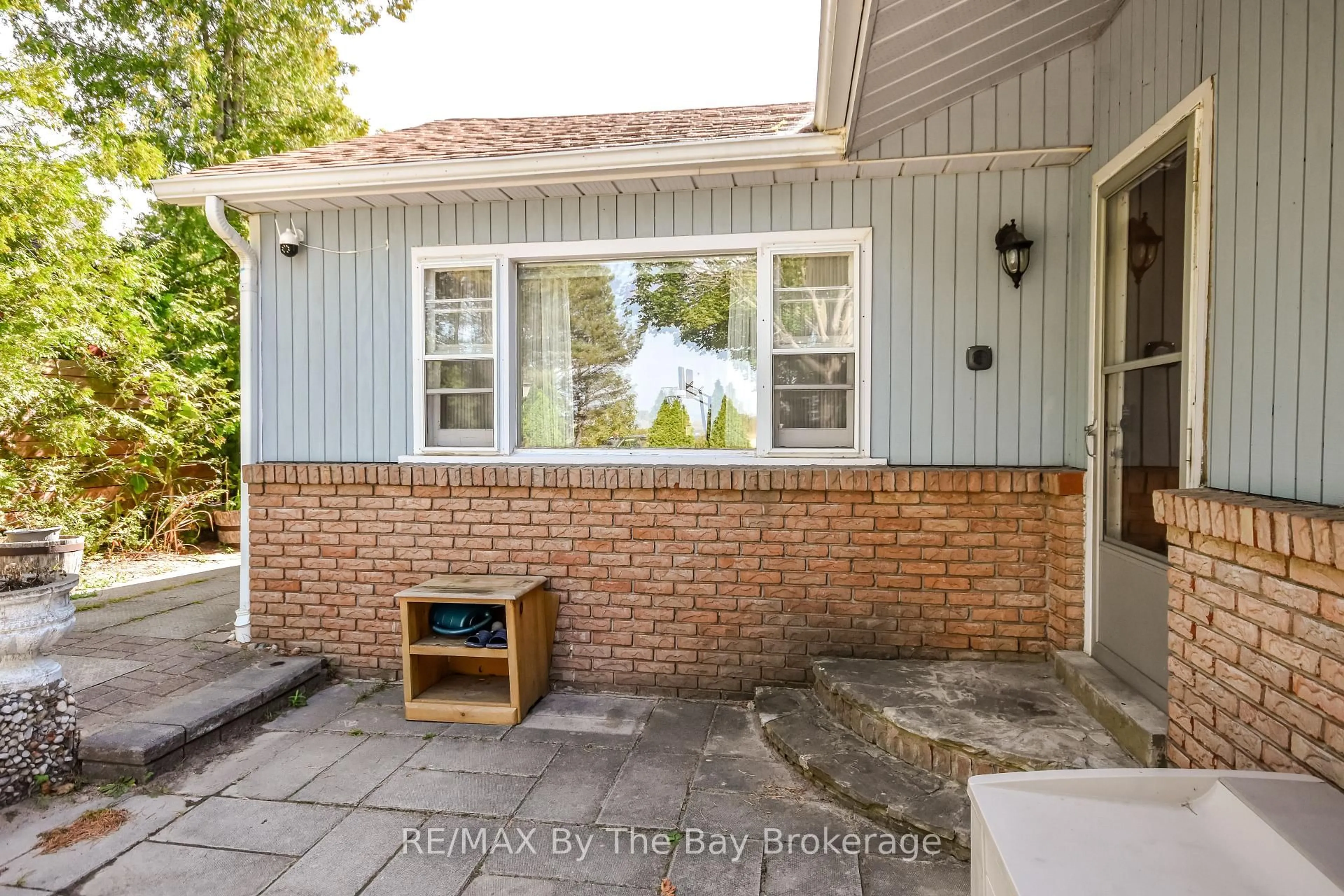 Home with brick exterior material, street for 762 Eastdale Dr, Wasaga Beach Ontario L9Z 2R2