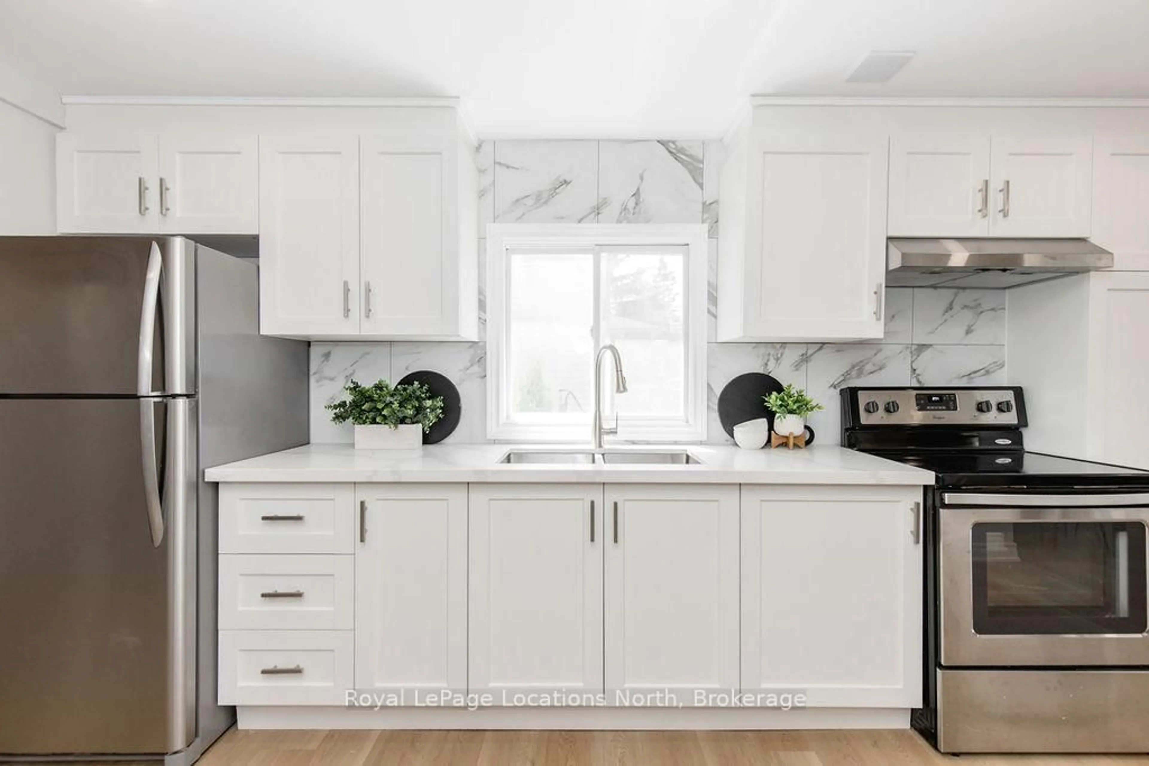 Contemporary kitchen, ceramic/tile floor for 56 68th St, Wasaga Beach Ontario L9Z 1T8