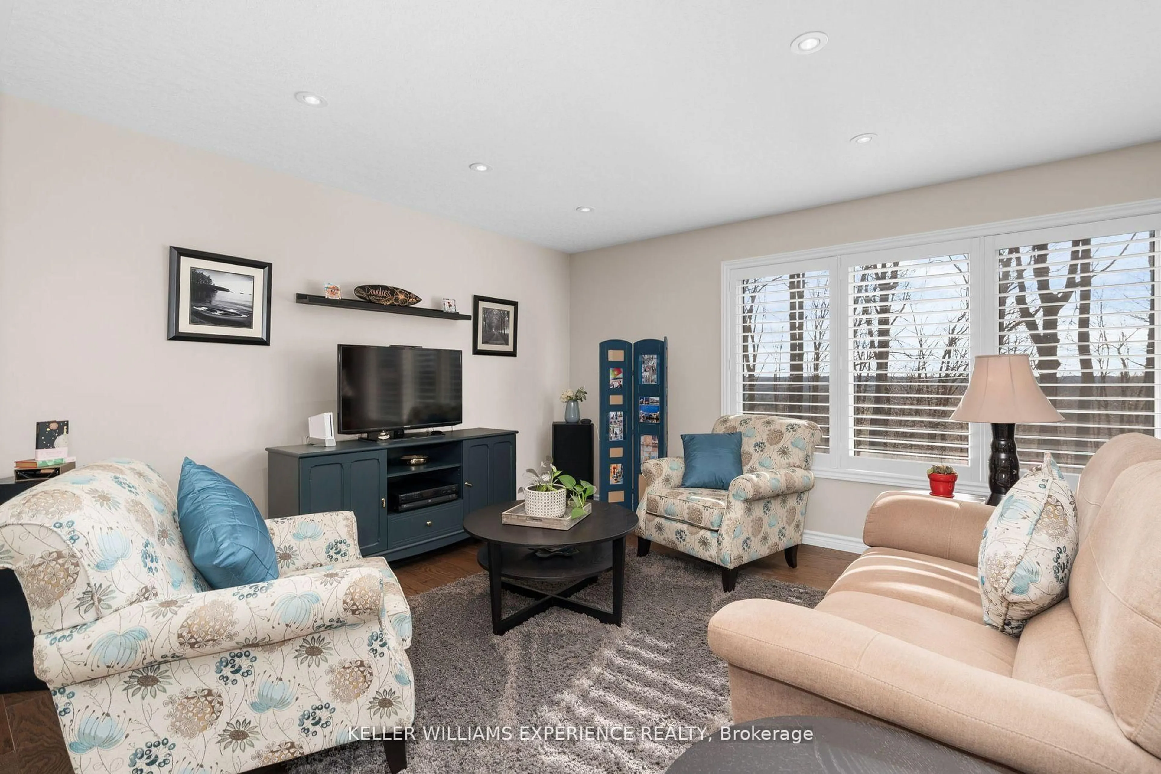 Living room with furniture, wood/laminate floor for 5305 Line 7, Oro-Medonte Ontario L0K 1N0