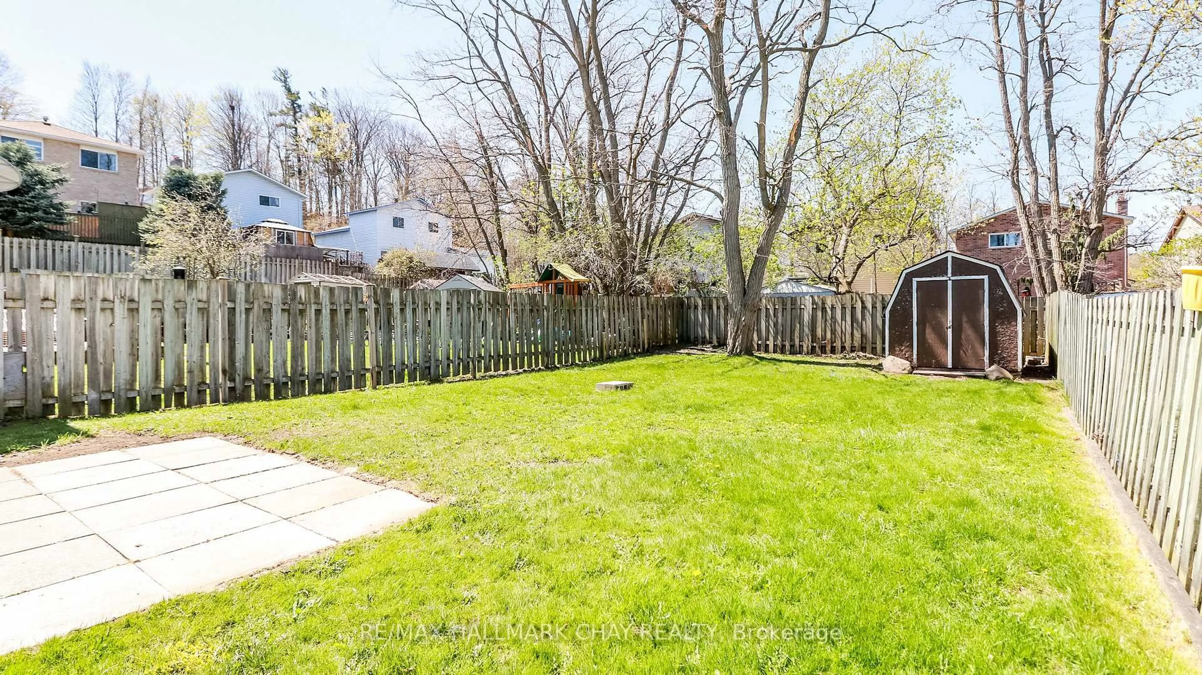 Patio, street for 82 Melinda Cres, Barrie Ontario L4N 5G6