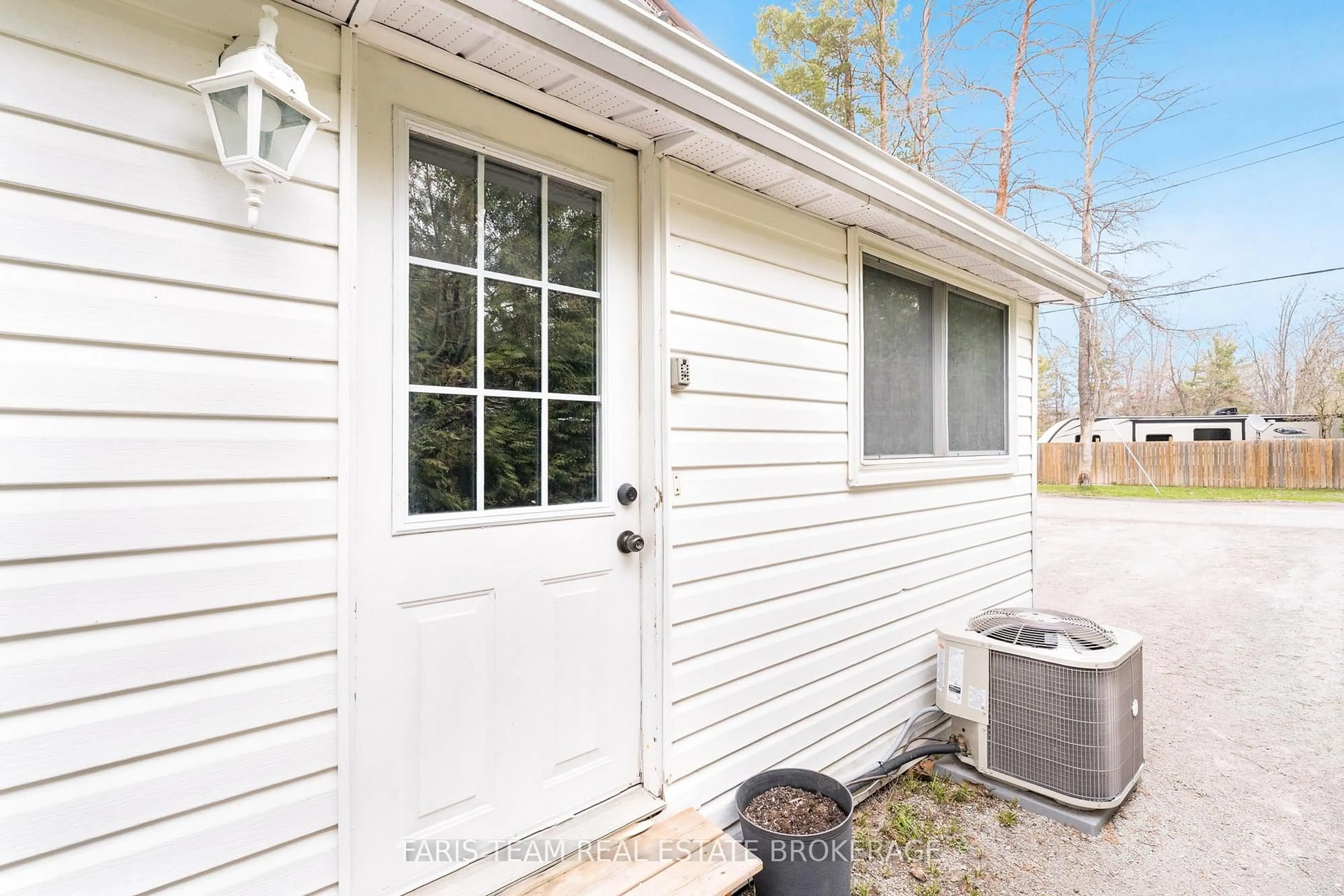 Home with vinyl exterior material, unknown for 46 Hearthstone Dr, Tay Ontario L0K 2C0