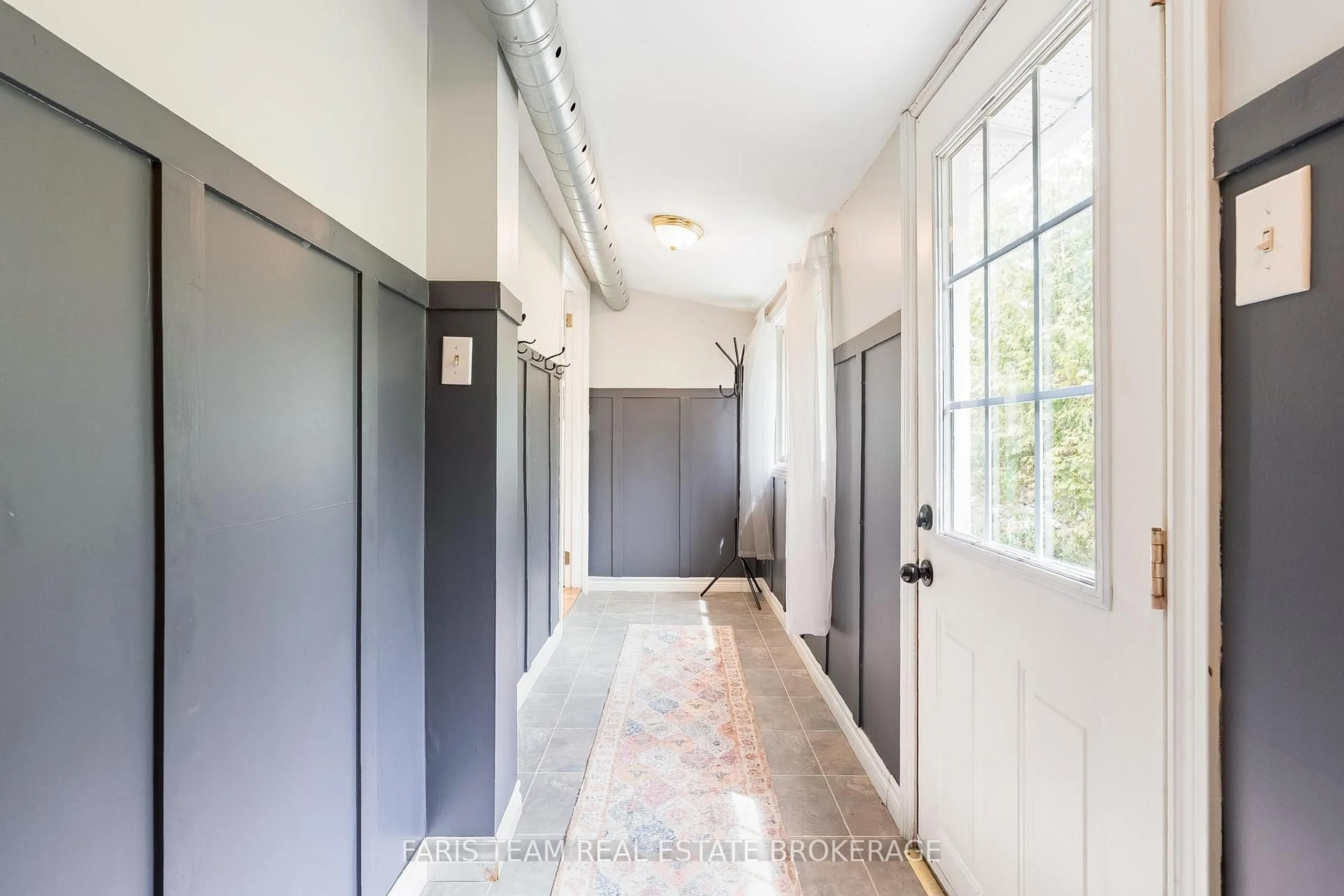 Indoor entryway for 46 Hearthstone Dr, Tay Ontario L0K 2C0