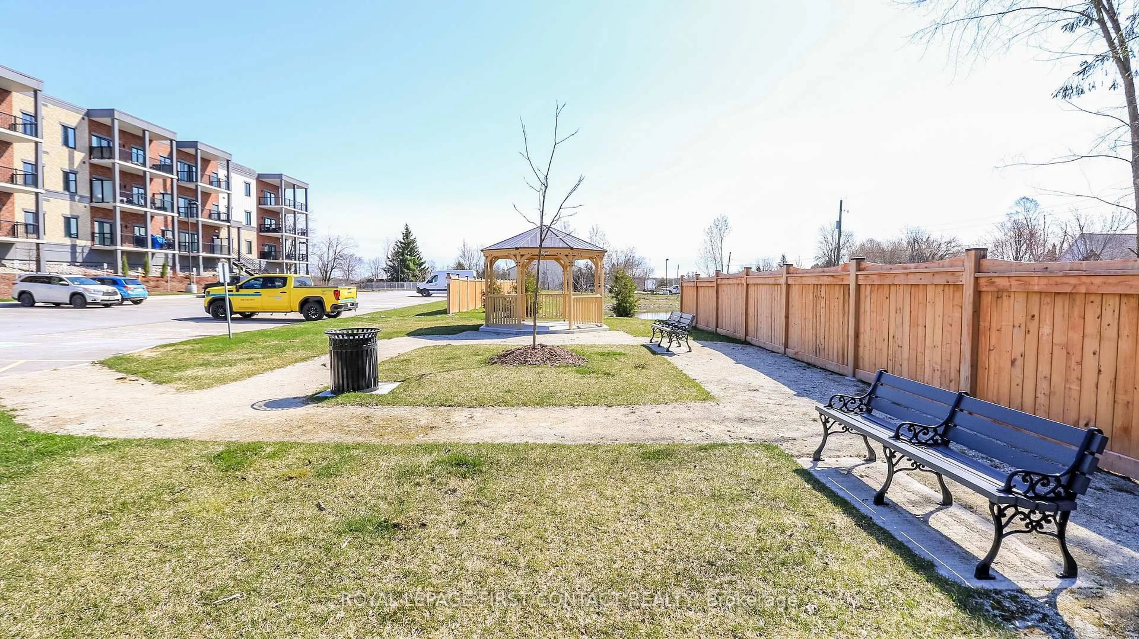 Patio, street for 121 Mary St #210, Clearview Ontario L0M 1G0