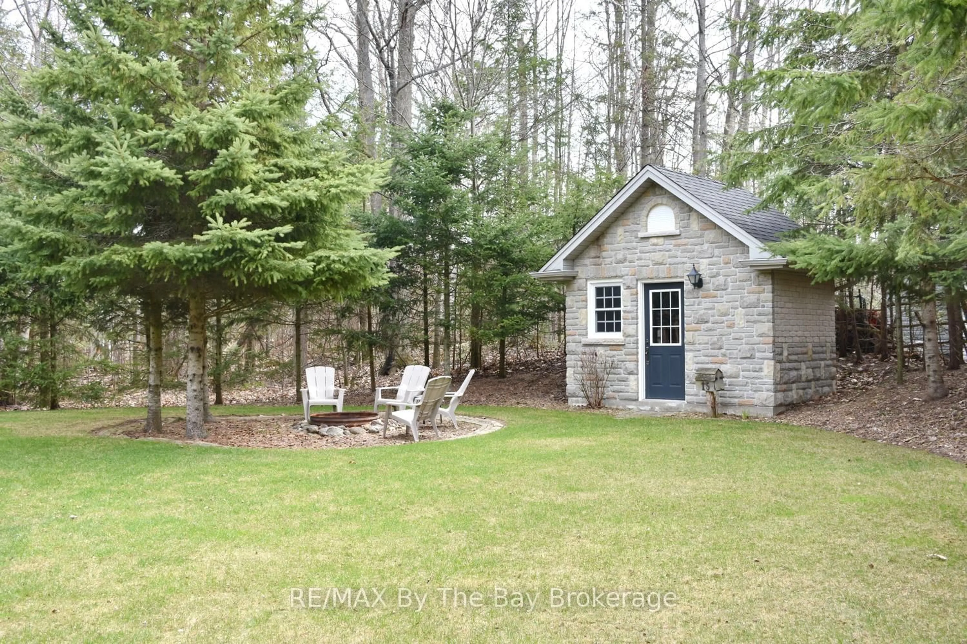 Patio, unknown for 15 Lily Dr, Wasaga Beach Ontario L9Z 3A1
