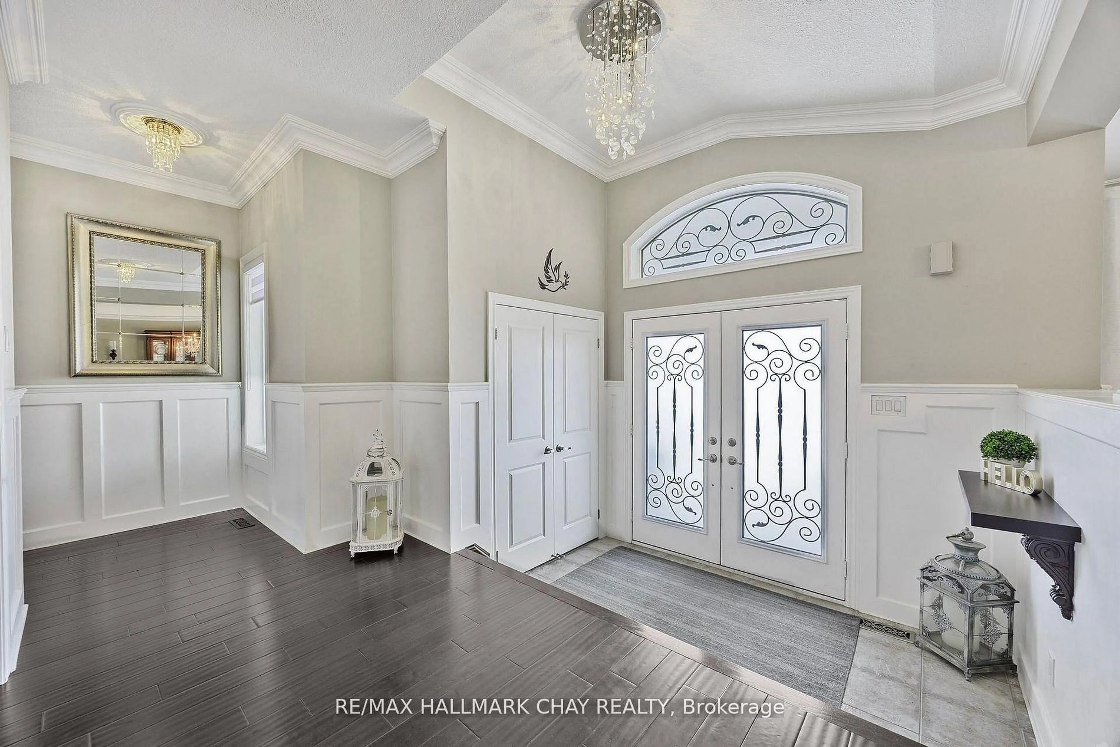 Indoor entryway for 16 Basswood Dr, Wasaga Beach Ontario L9Z 0A9