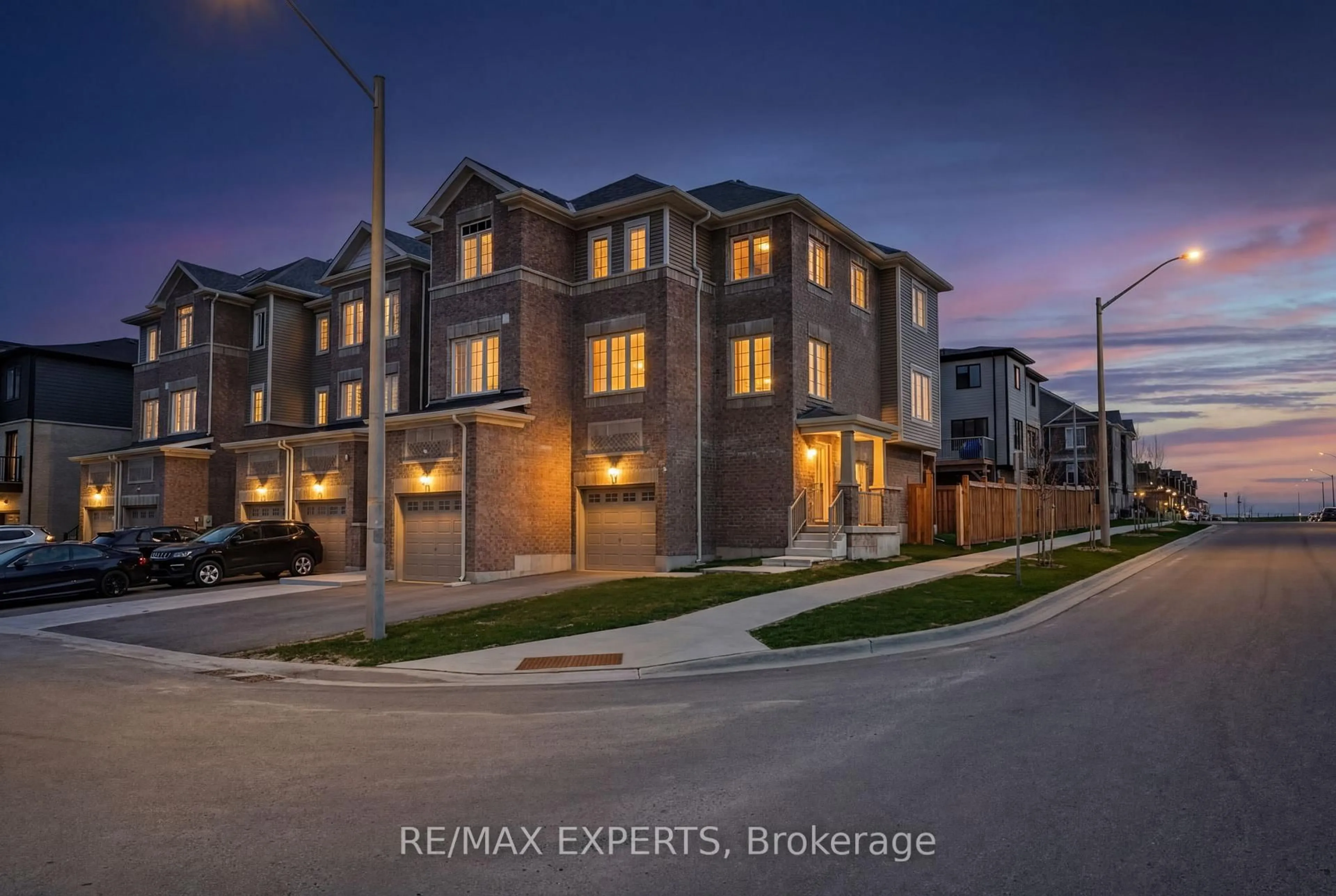 A pic from outside/outdoor area/front of a property/back of a property/a pic from drone, street for 2 Pumpkin Corner Cres, Barrie Ontario L9J 0T6