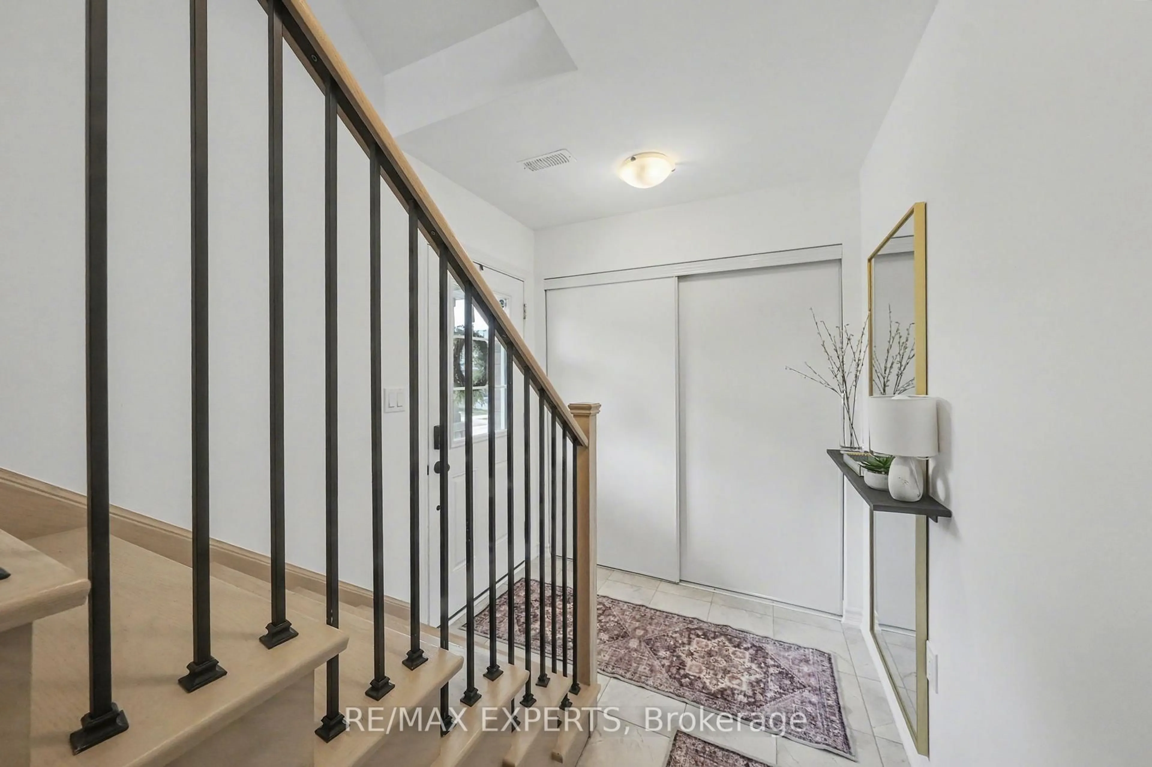 Unknown for 2 Pumpkin Corner Cres, Barrie Ontario L9J 0T6