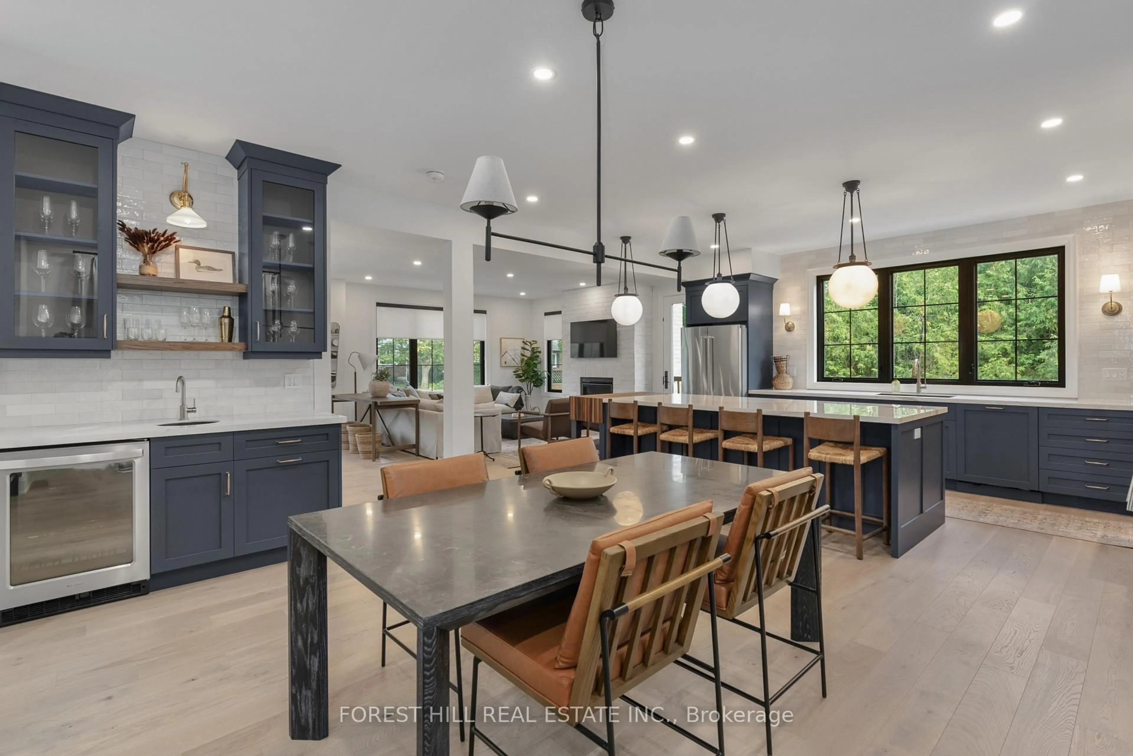 Open concept kitchen, ceramic/tile floor for 271 Codrington St, Barrie Ontario L4M 1S7