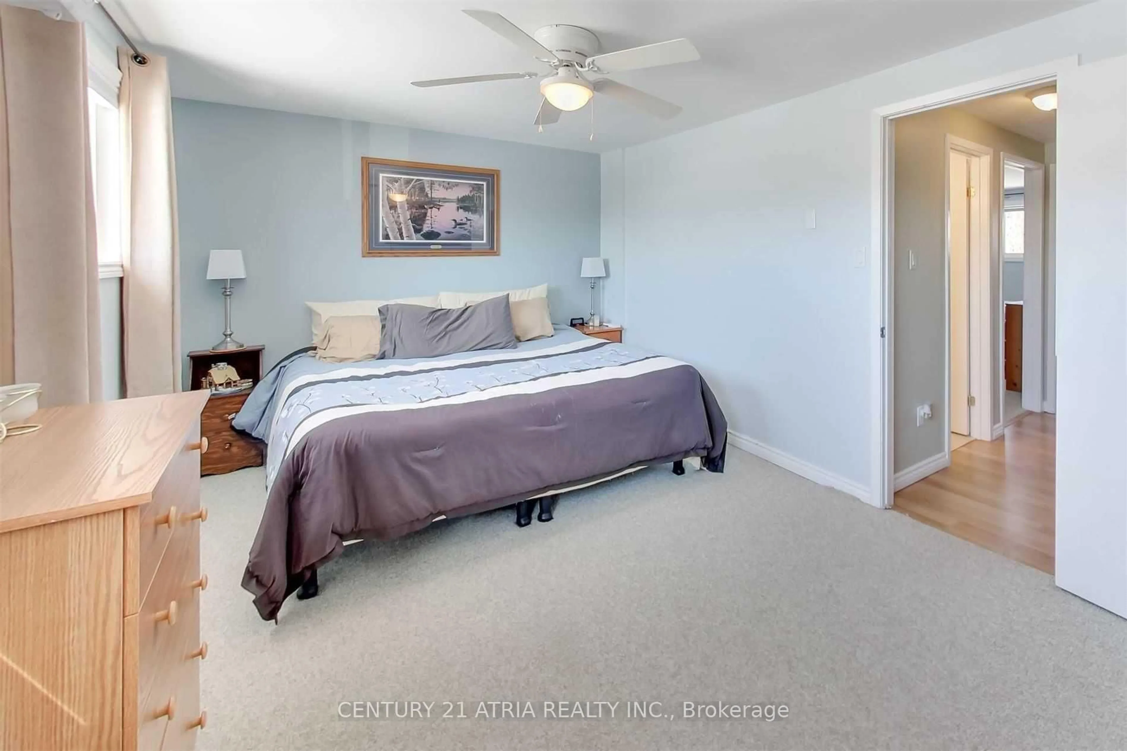 Bedroom with bed, unknown for 27 Dickens Dr, Barrie Ontario L4N 5C4
