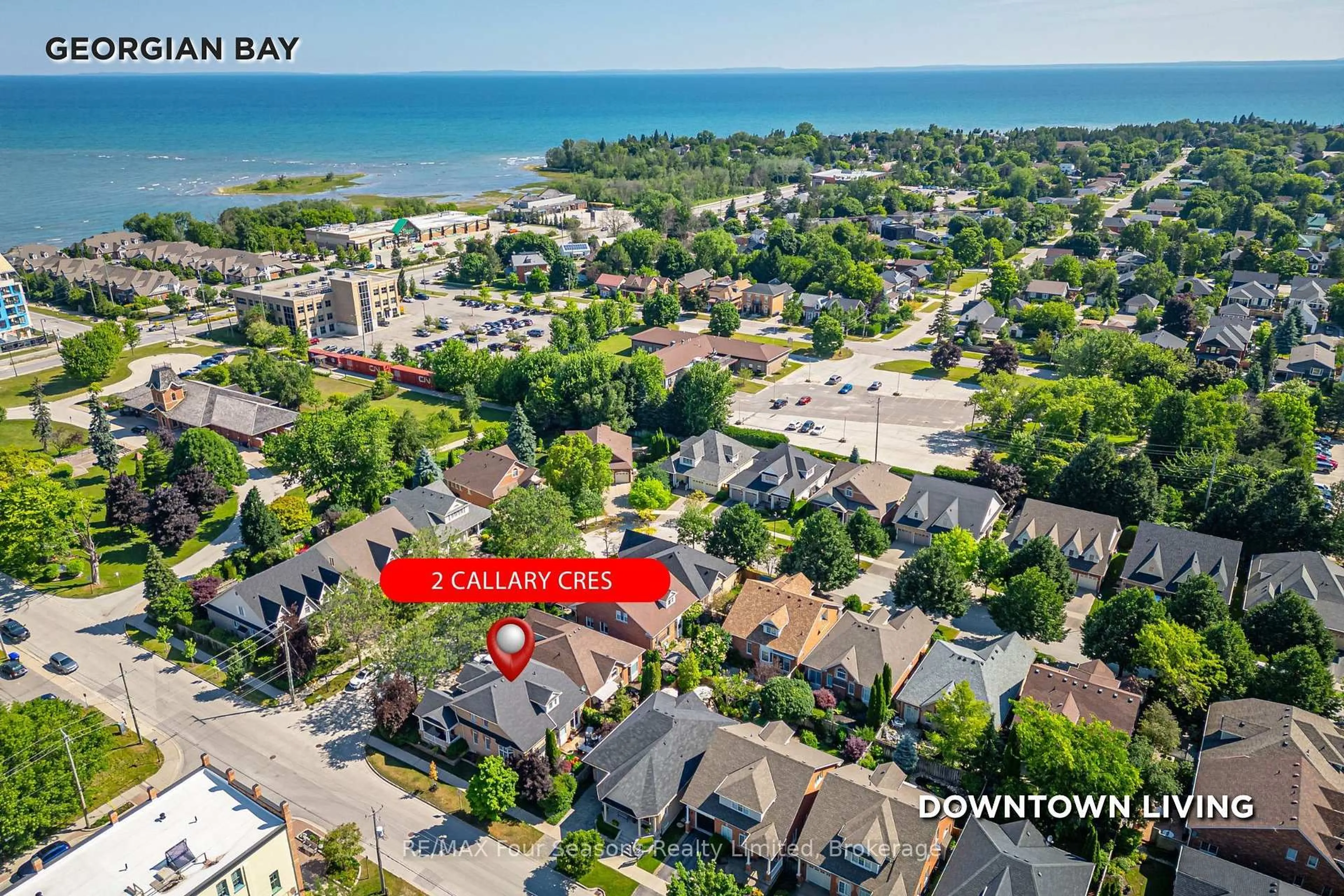 A pic from outside/outdoor area/front of a property/back of a property/a pic from drone, street for 2 Callary Cres, Collingwood Ontario L9Y 4Y1