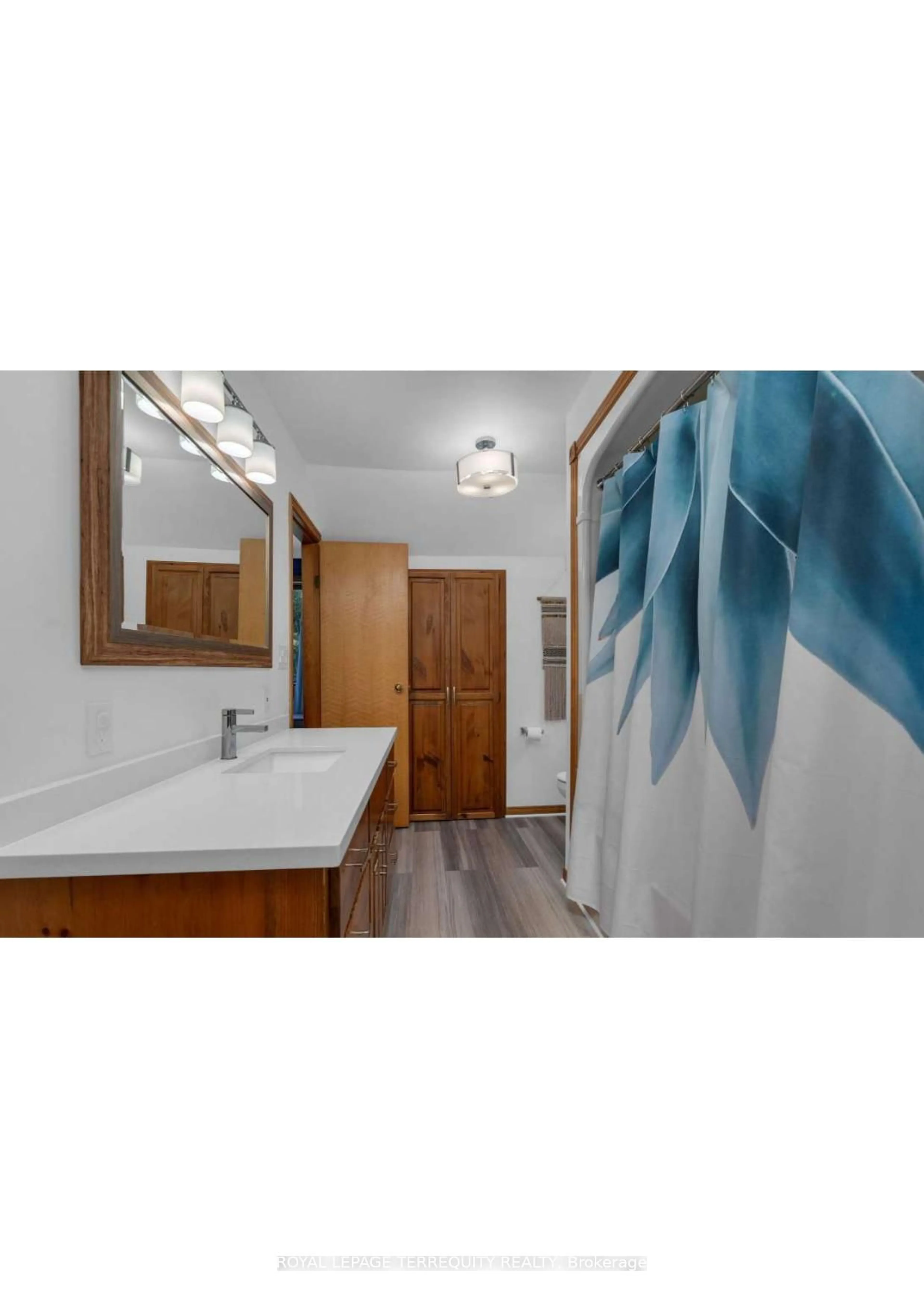 Contemporary bathroom, unknown for 2668 McDonald Rd, Springwater Ontario L0L 1P0