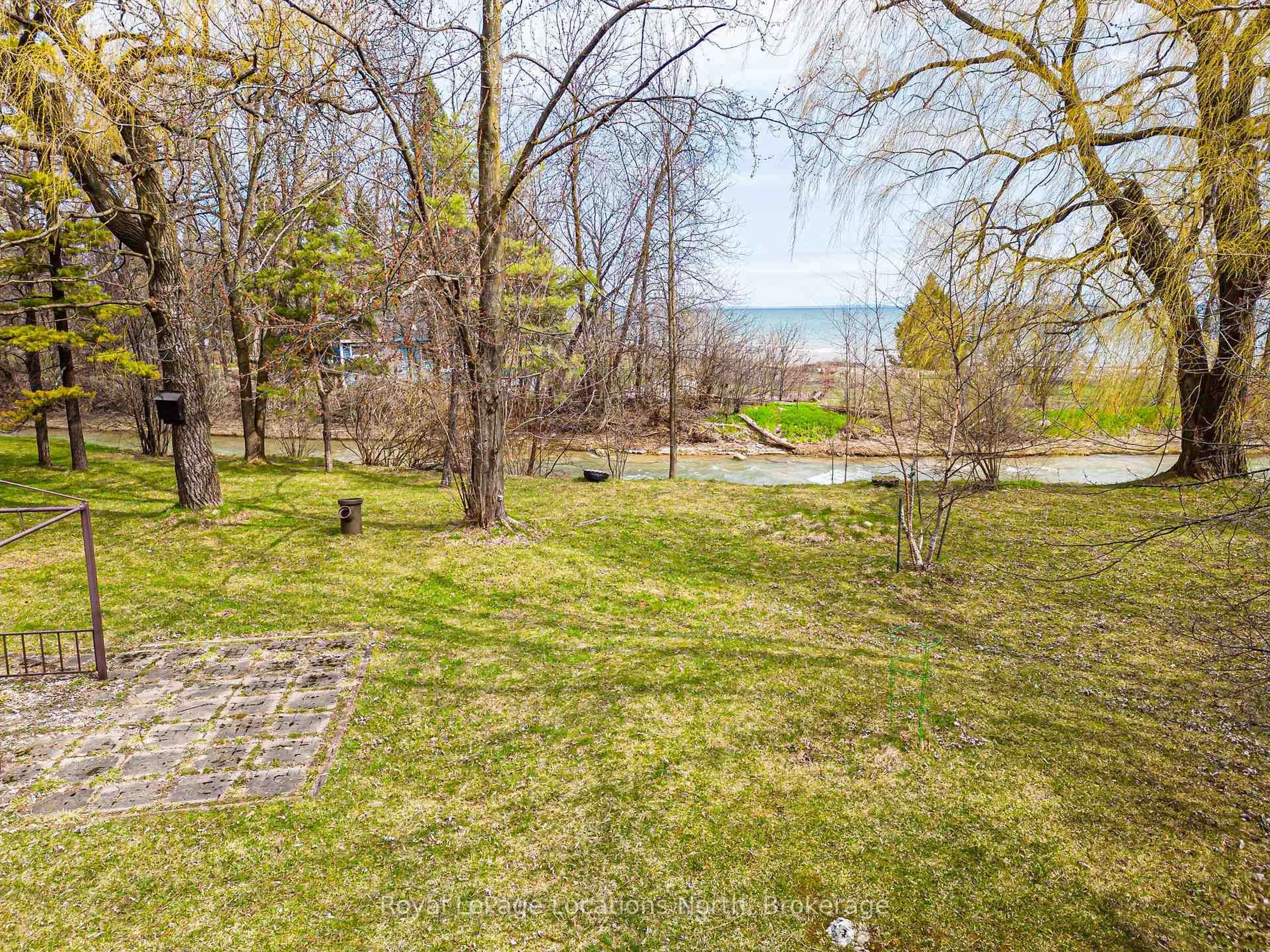 A pic from outside/outdoor area/front of a property/back of a property/a pic from drone, water/lake/river/ocean view for 21 Eva Cres, Collingwood Ontario L9Y 5R1