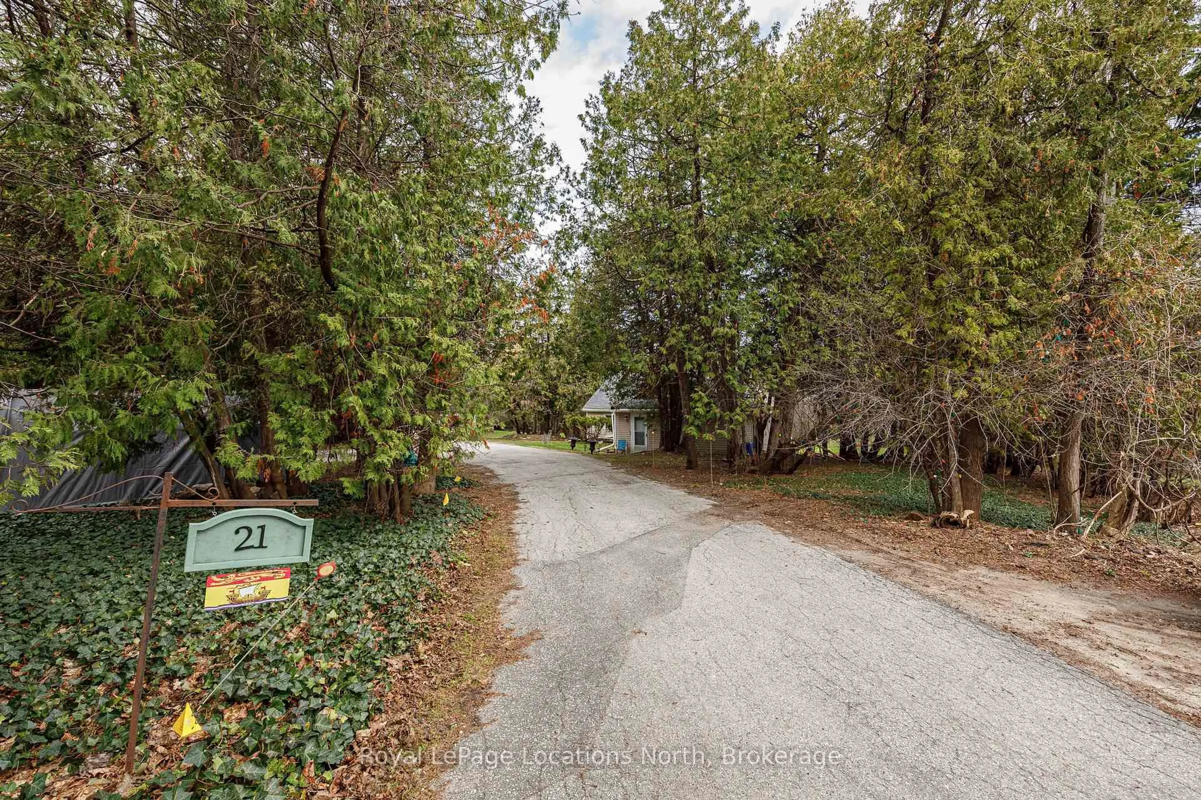 Unknown for 21 Eva Cres, Collingwood Ontario L9Y 5R1