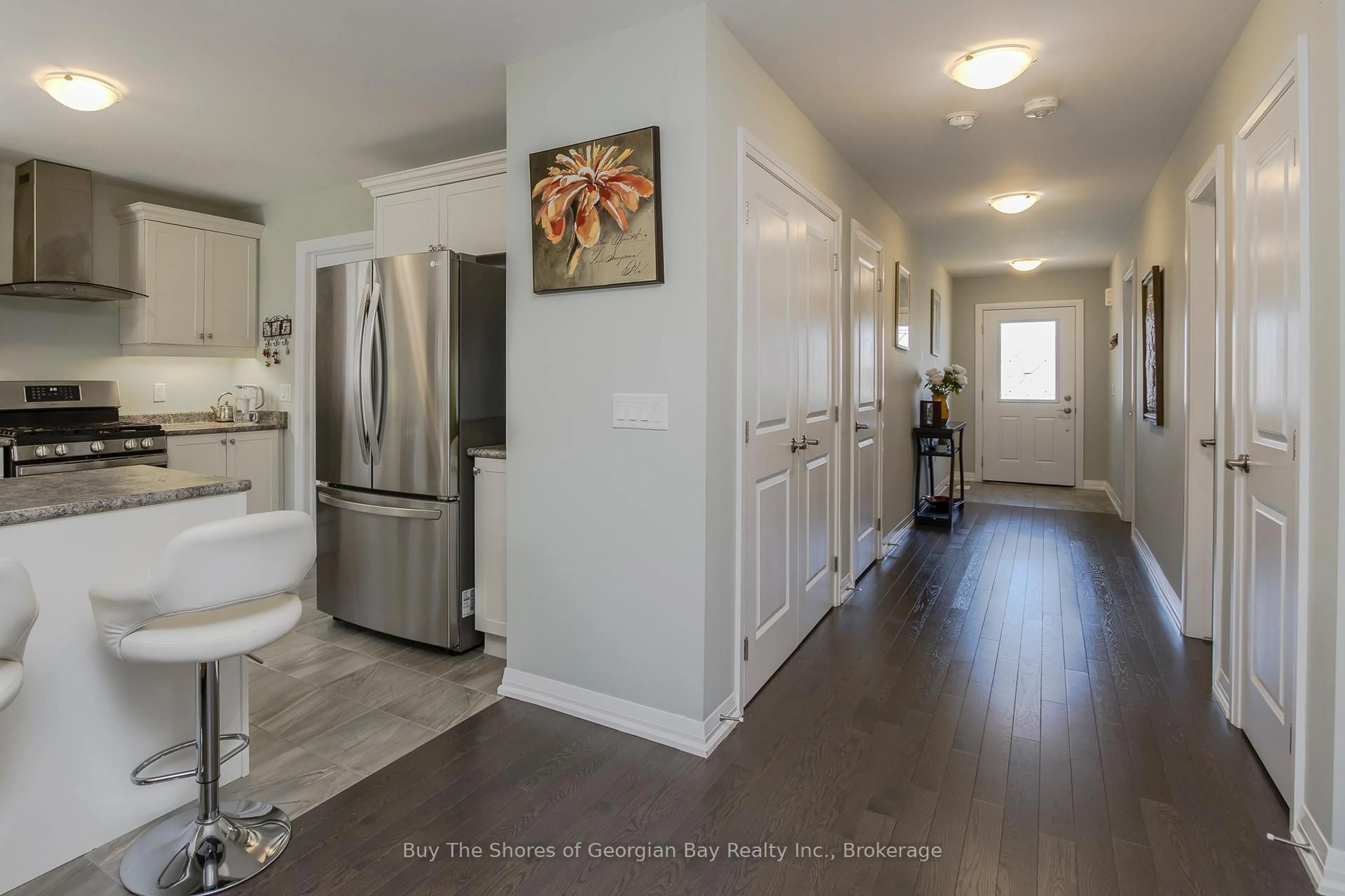 Indoor entryway for 27 Beausoleil Dr, Penetanguishene Ontario L9M 0V7
