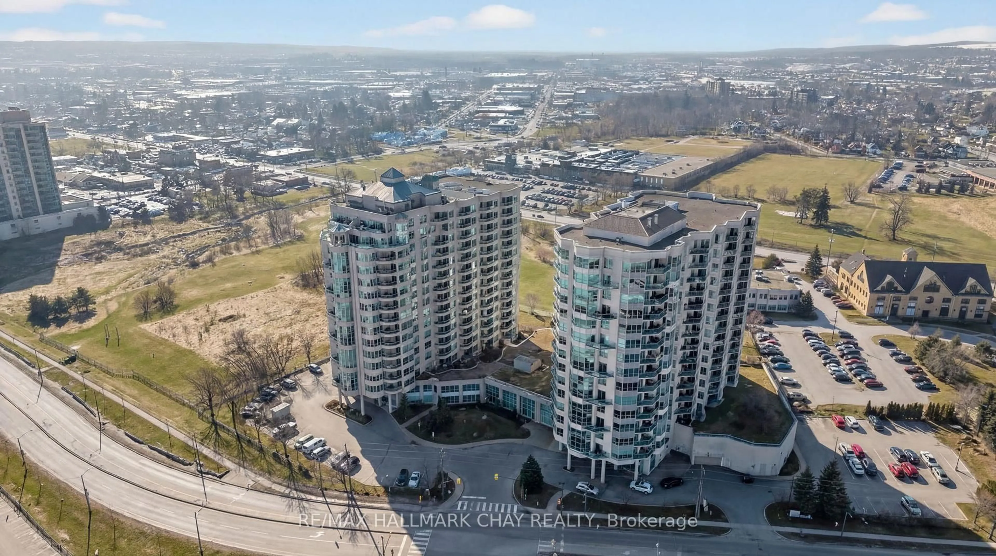 A pic from outside/outdoor area/front of a property/back of a property/a pic from drone, city buildings view from balcony for 2 Toronto St #1205, Barrie Ontario L4N 9R2