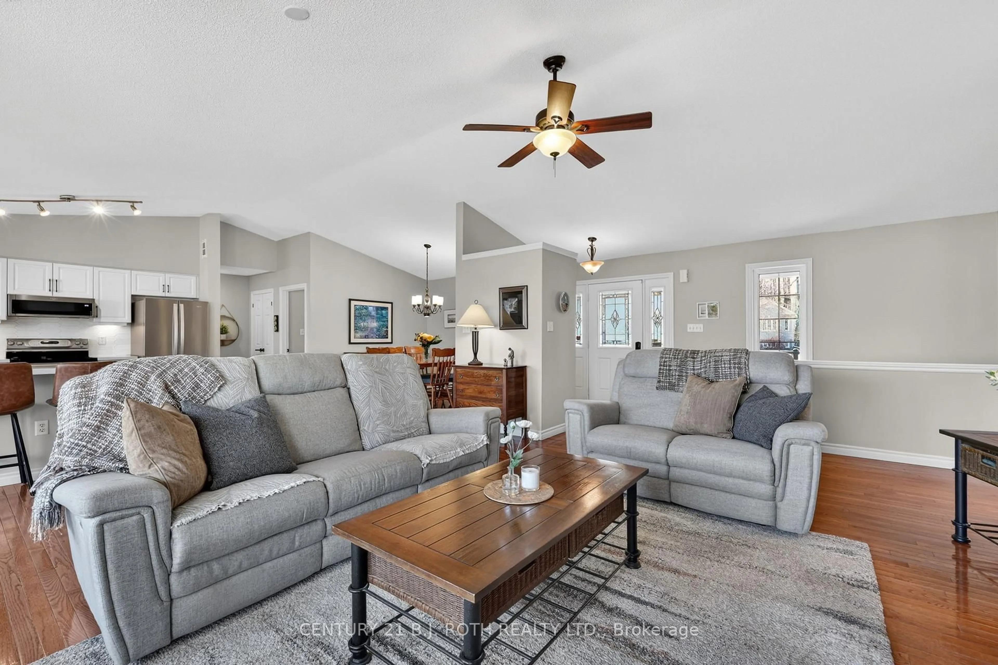 Living room with furniture, unknown for 41 Ironwood Tr, Oro-Medonte Ontario L0K 1E0