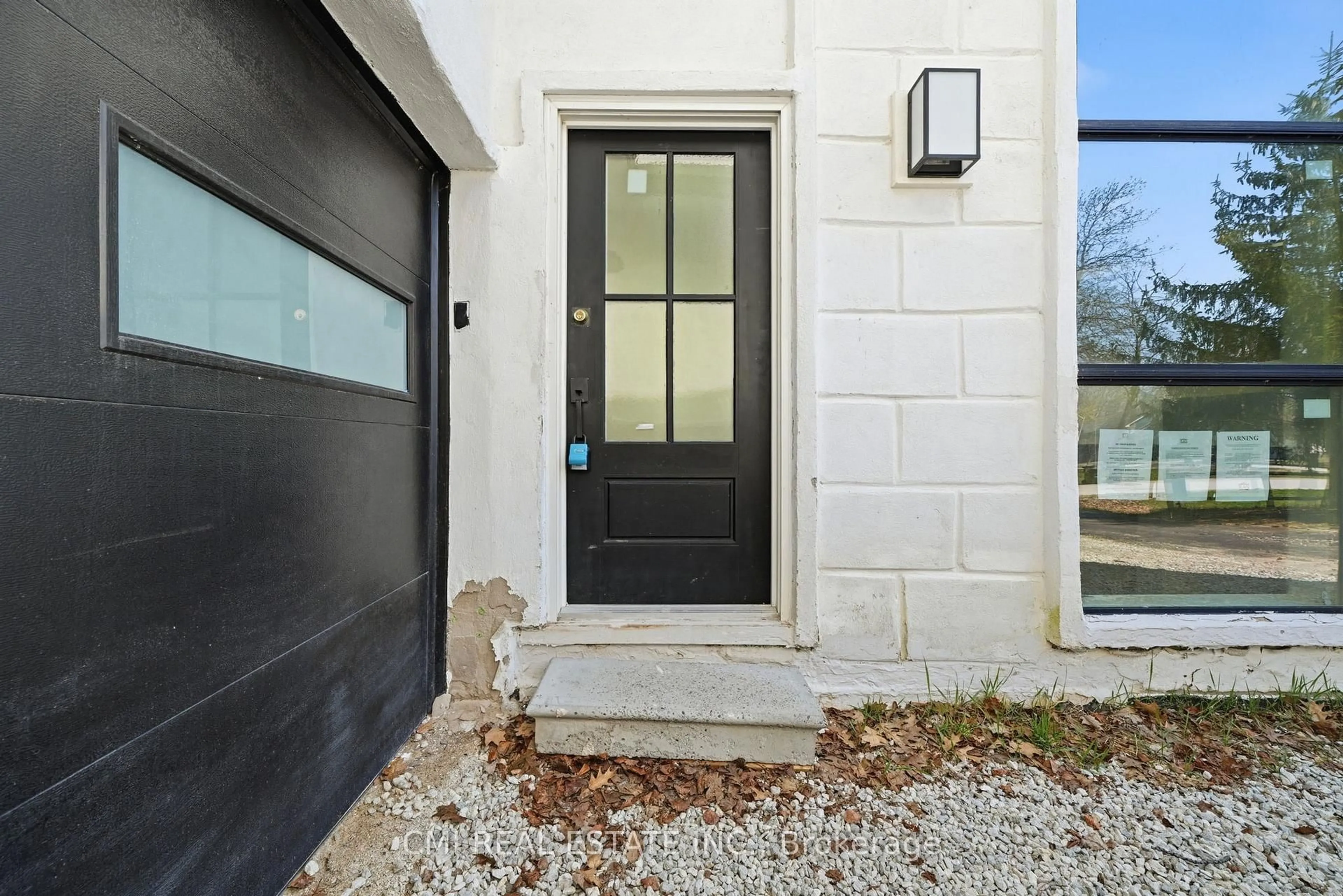 Indoor entryway for 42 Fatima Crt, Wasaga Beach Ontario L9Z 1K9