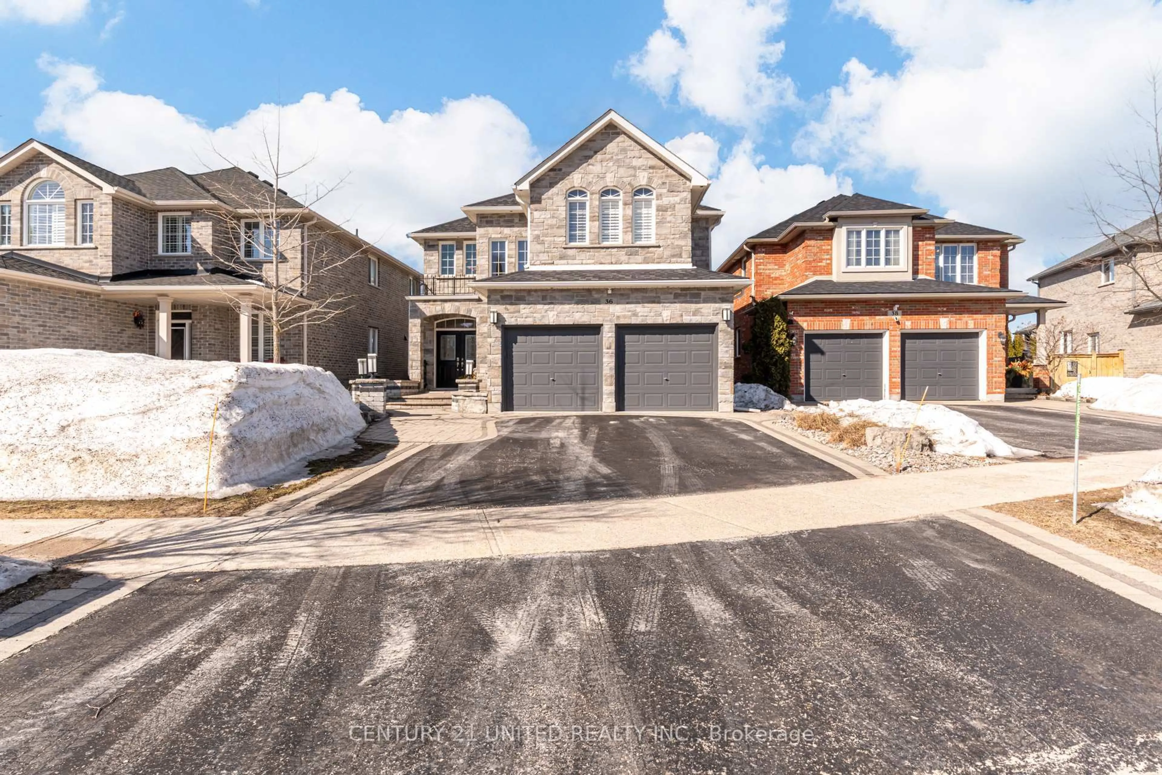 Home with brick exterior material, street for 36 Auburn Crt, Barrie Ontario L4N 6G9