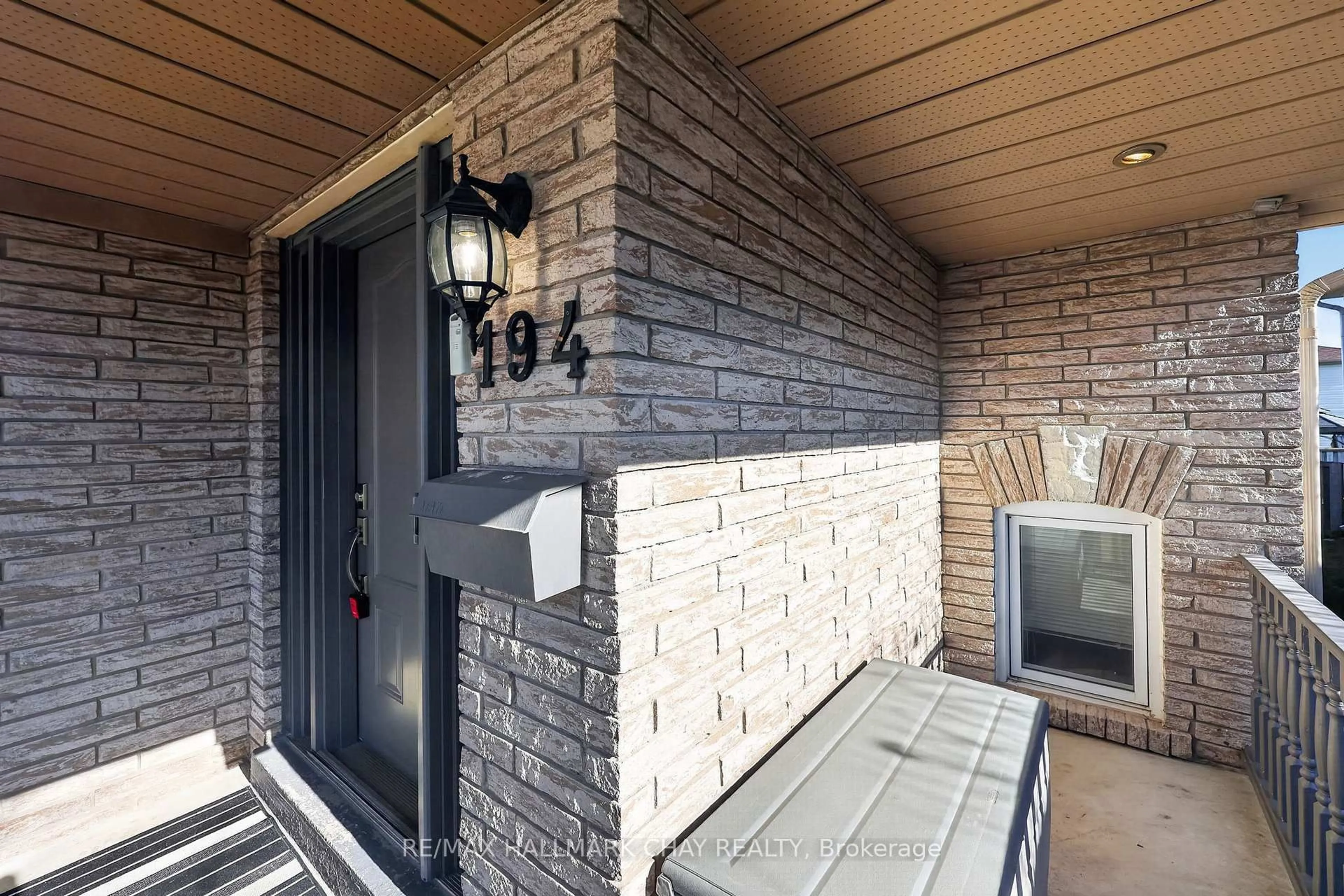 Unknown for 194 Wessenger Dr, Barrie Ontario L4N 8N9