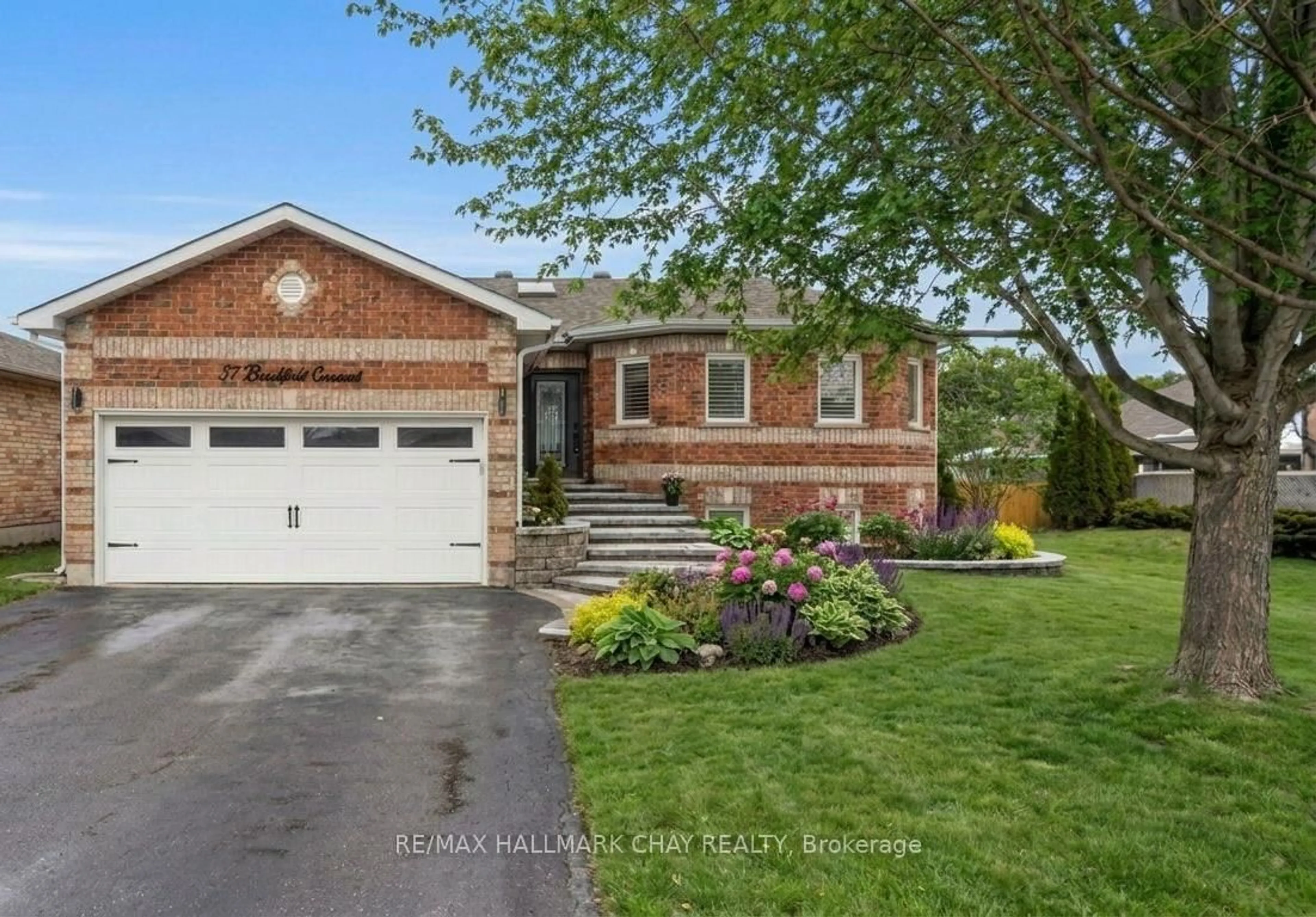 Home with brick exterior material, street for 37 Brookfield Cres, Barrie Ontario L4N 9R6