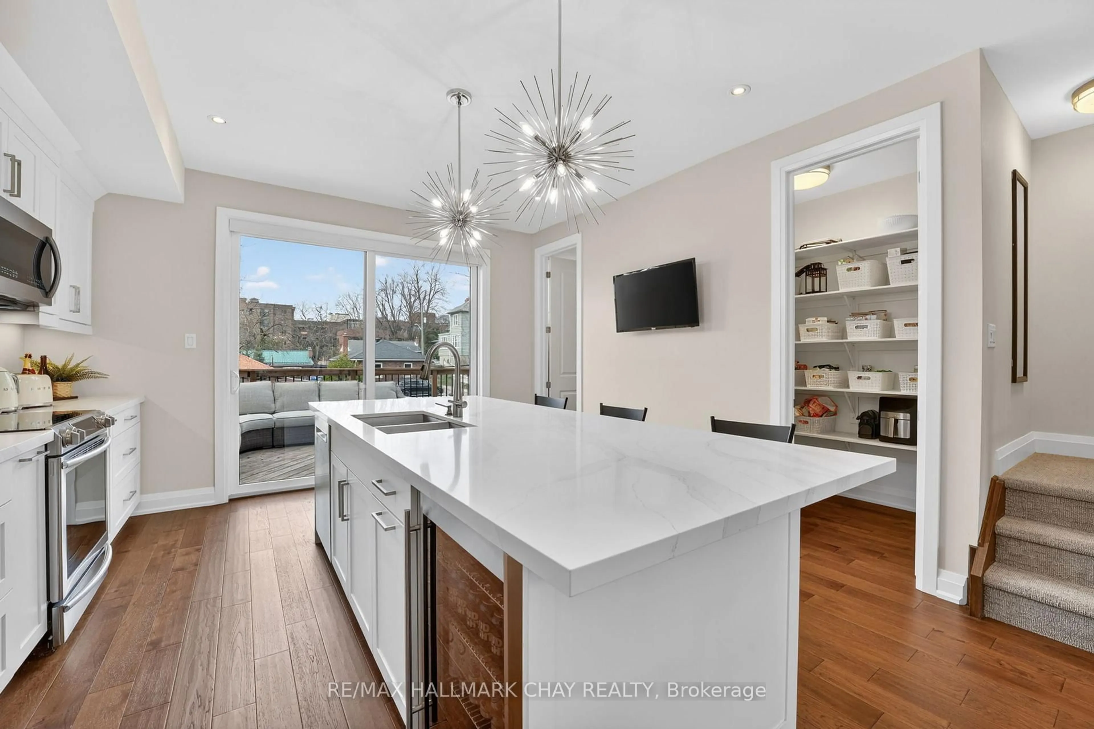 Open concept kitchen, ceramic/tile floor for 84 Clapperton St, Barrie Ontario L4M 3G2