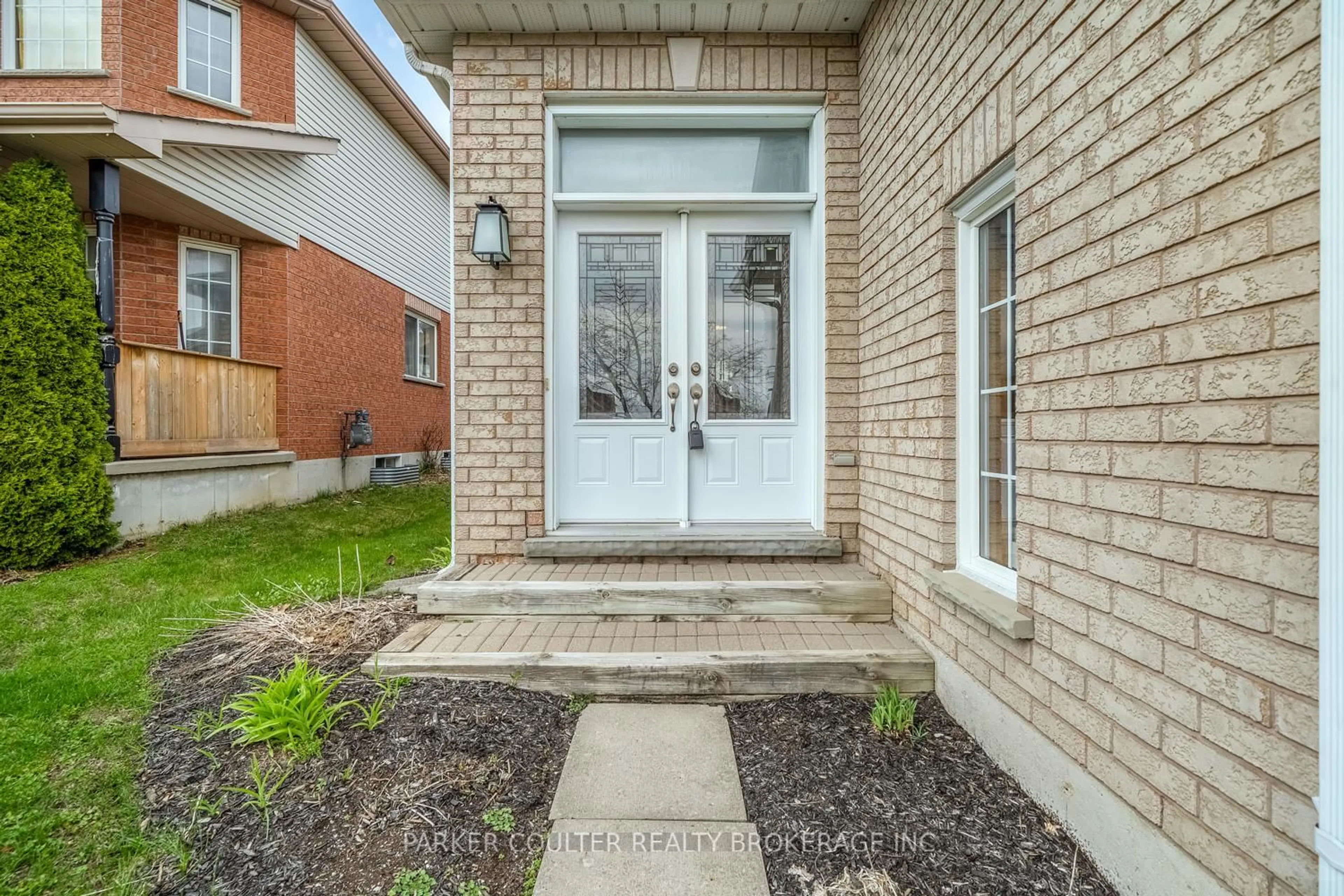 Unknown for 216 Mapleton Ave, Barrie Ontario L4N 8T3