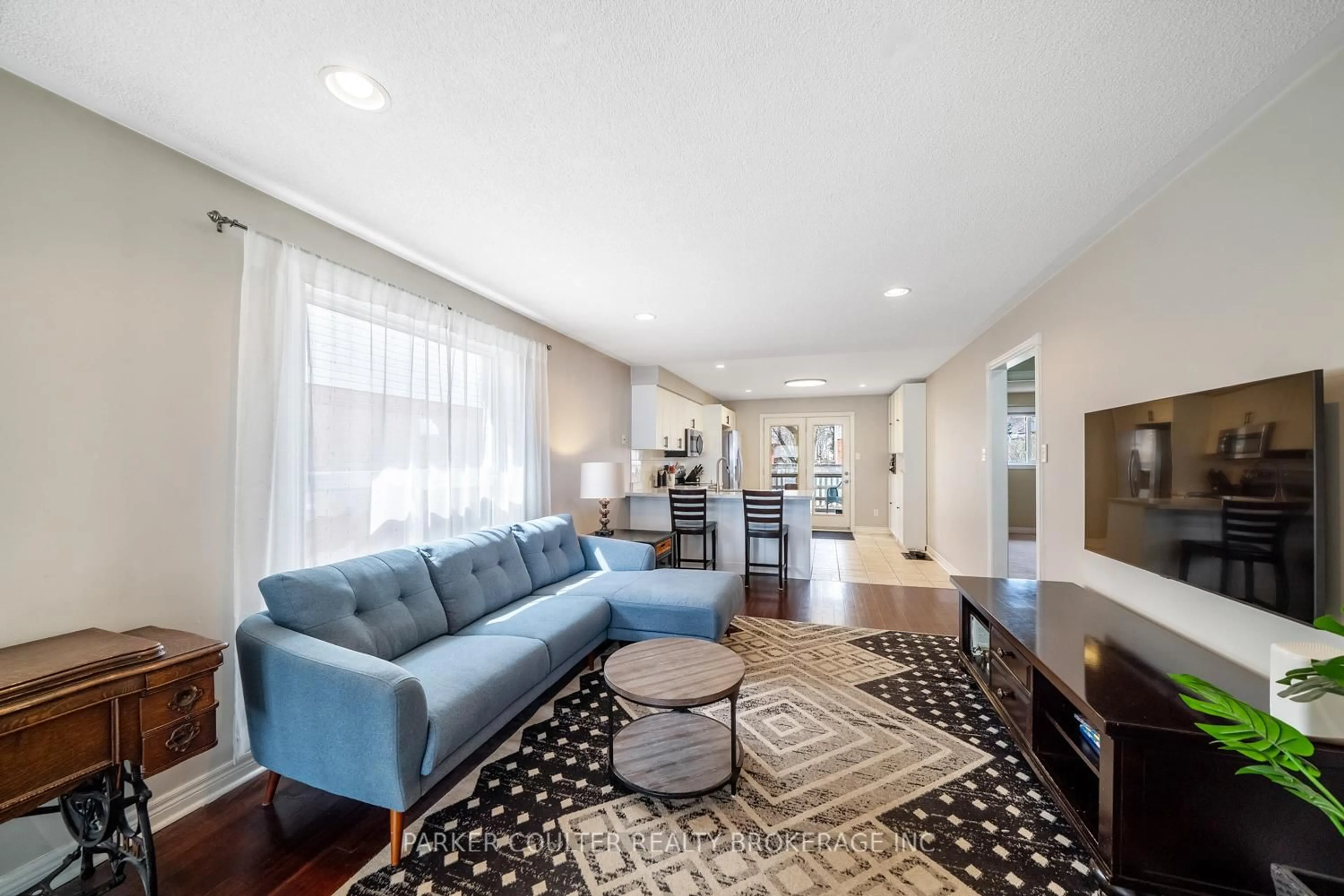 Living room with furniture, unknown for 216 Mapleton Ave, Barrie Ontario L4N 8T3