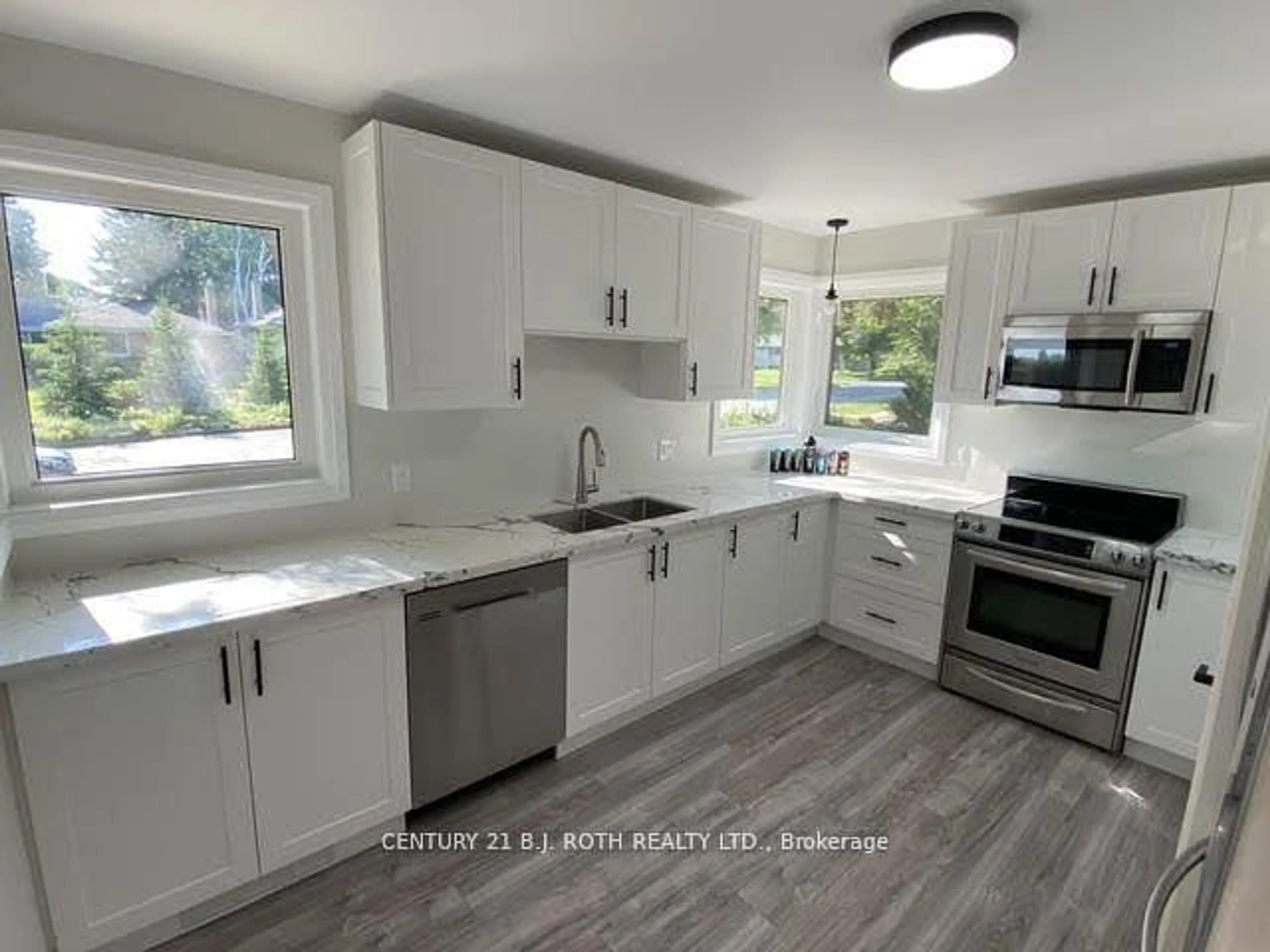 Open concept kitchen, ceramic/tile floor for 108 Nelson St, Barrie Ontario L4M 4K7