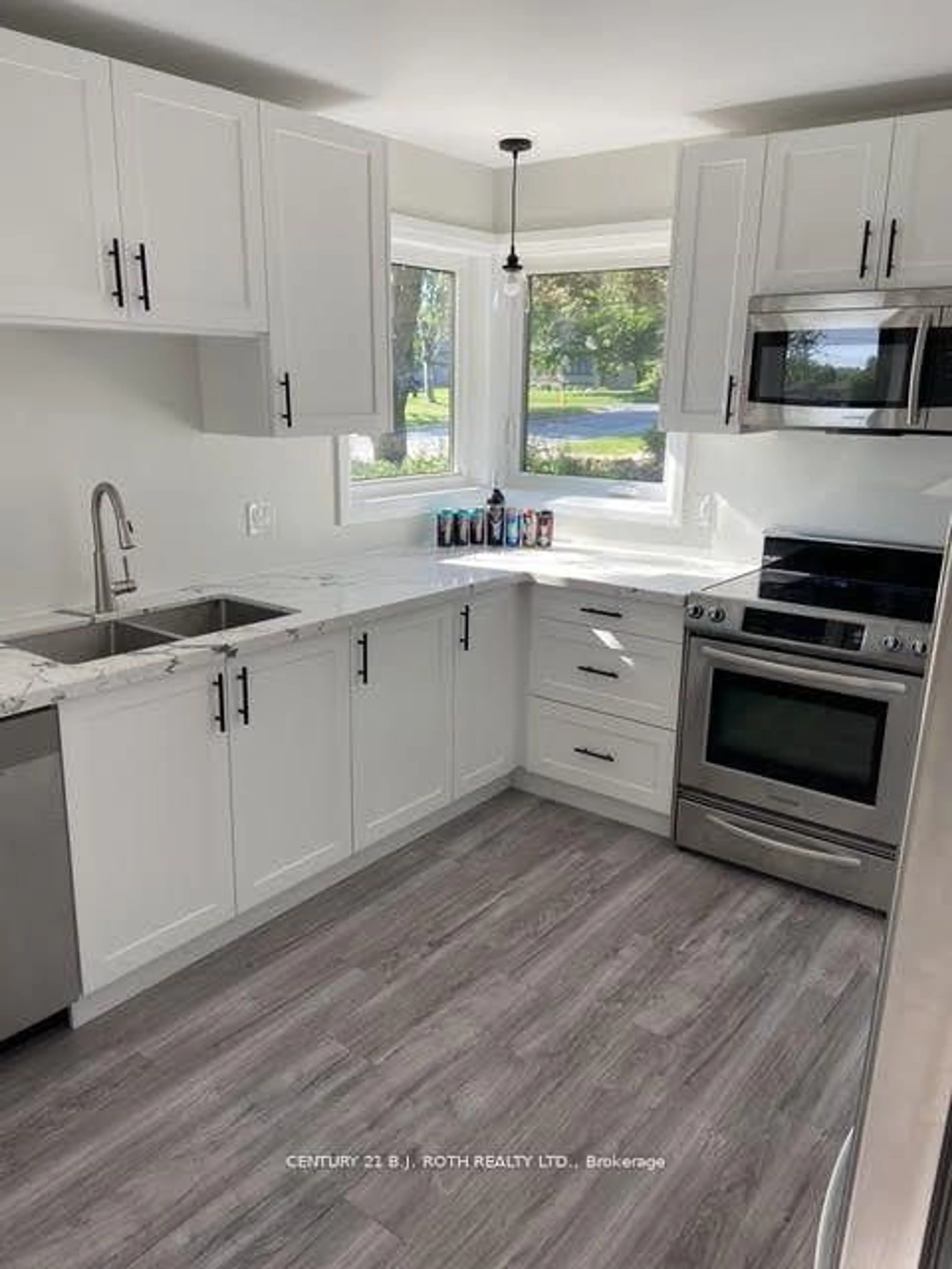 Open concept kitchen, unknown for 108 Nelson St, Barrie Ontario L4M 4K7