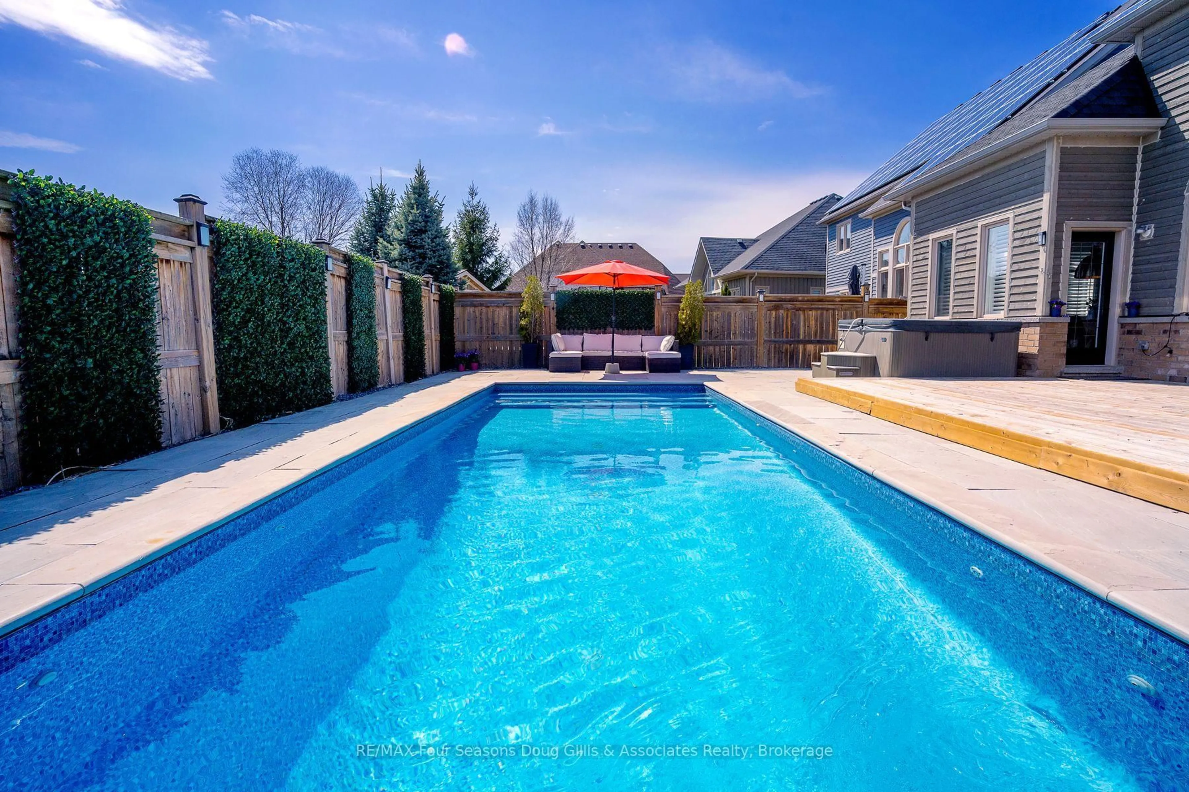 Pool for 44 Hughes St, Collingwood Ontario L9Y 0W7