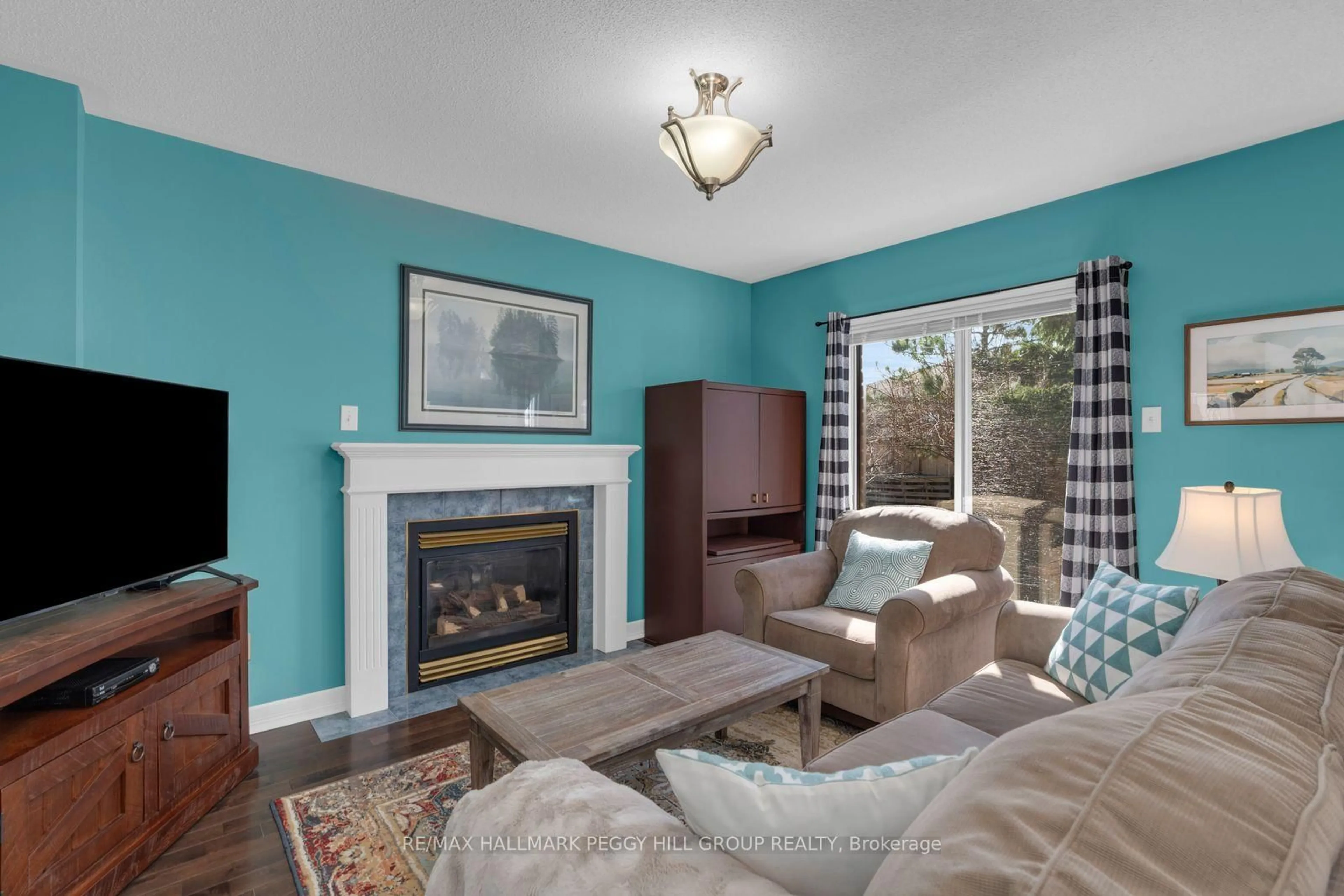 Living room with furniture, unknown for 11 Hodgson Dr, Barrie Ontario L4N 7Y2