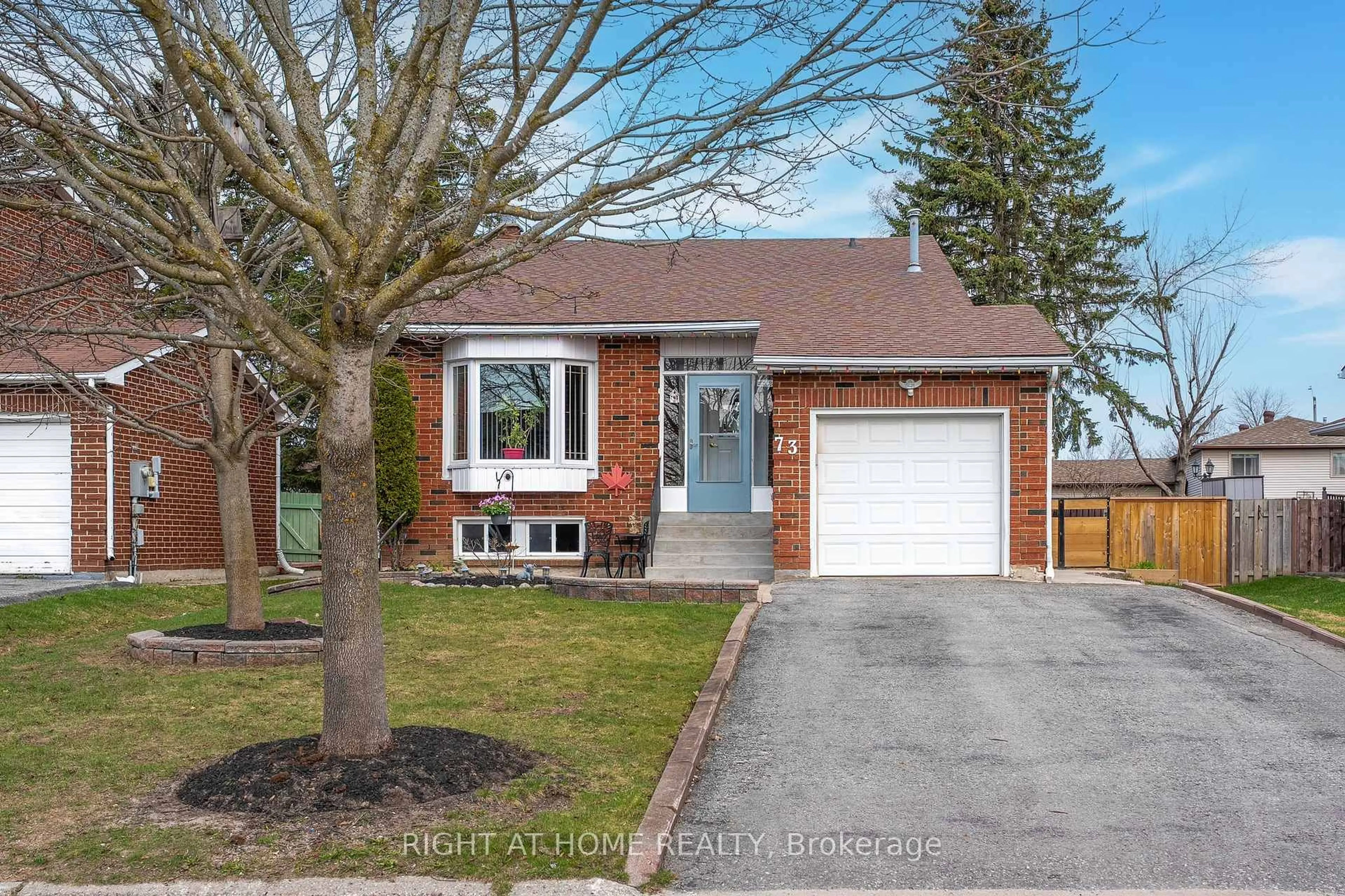 Home with brick exterior material, street for 73 Pepler Pl, Barrie Ontario L4N 5E3