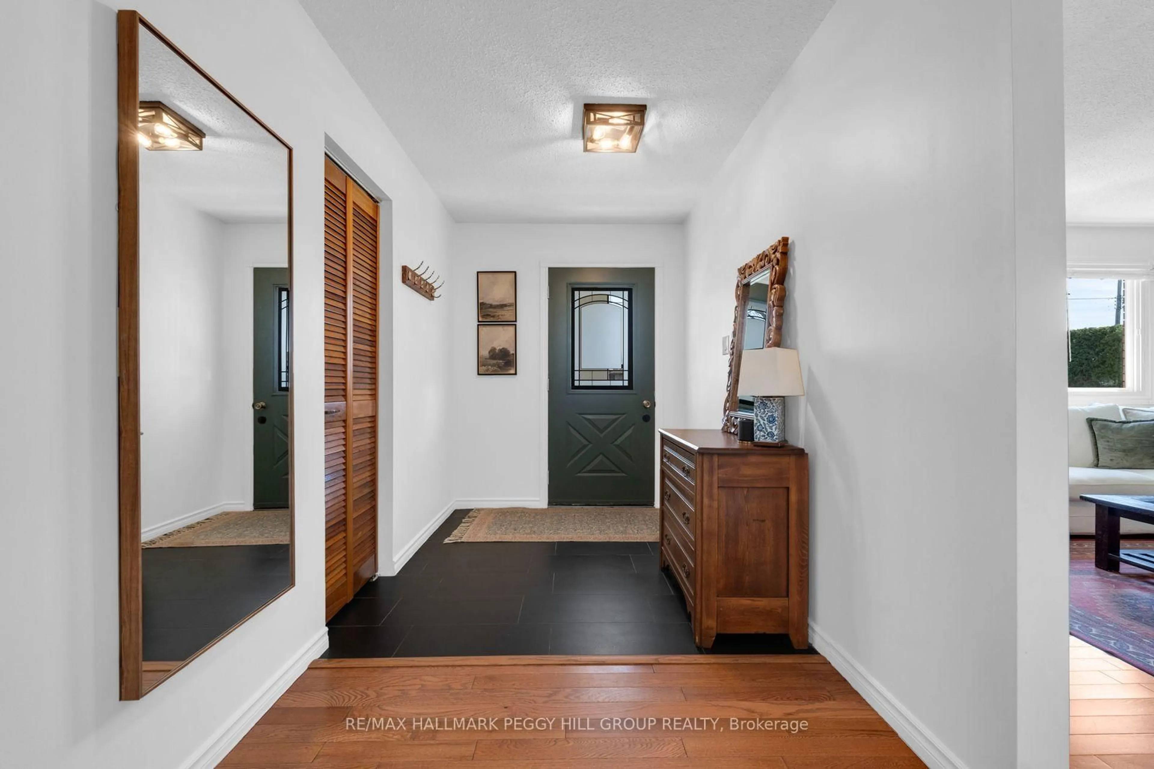 Indoor entryway for 207 Clarence St, Clearview Ontario L0M 1S0