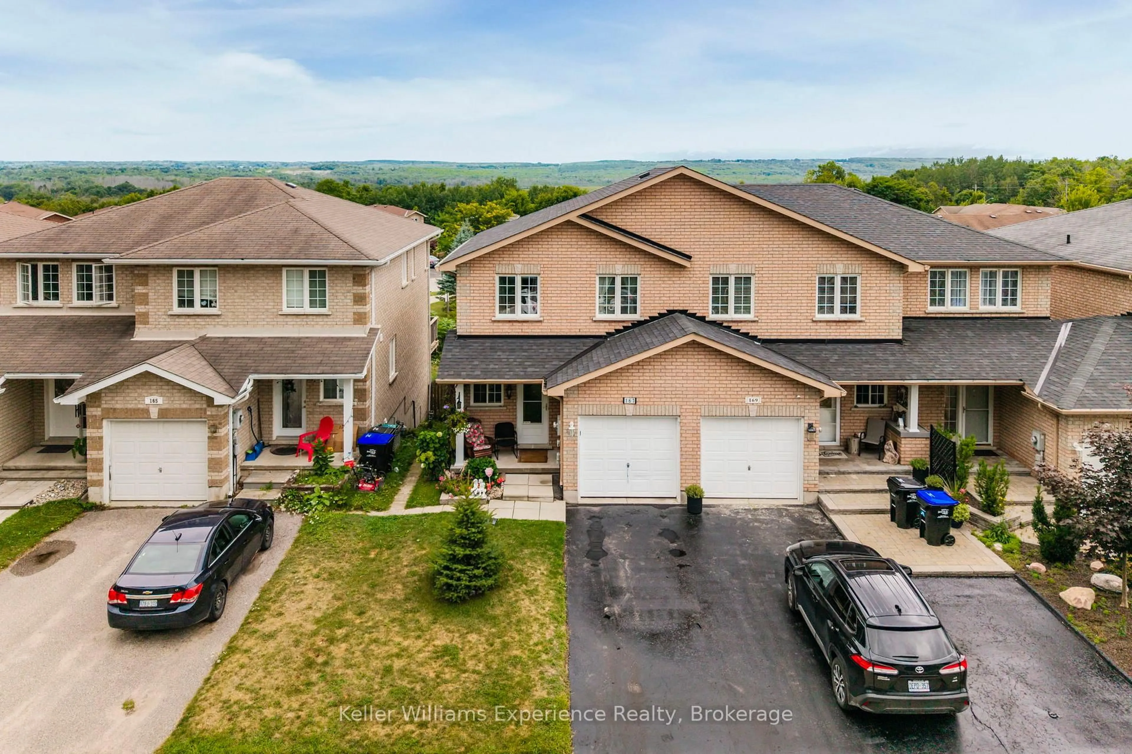 A pic from outside/outdoor area/front of a property/back of a property/a pic from drone, unknown for 167 Southwinds Cres, Midland Ontario L4R 0A2