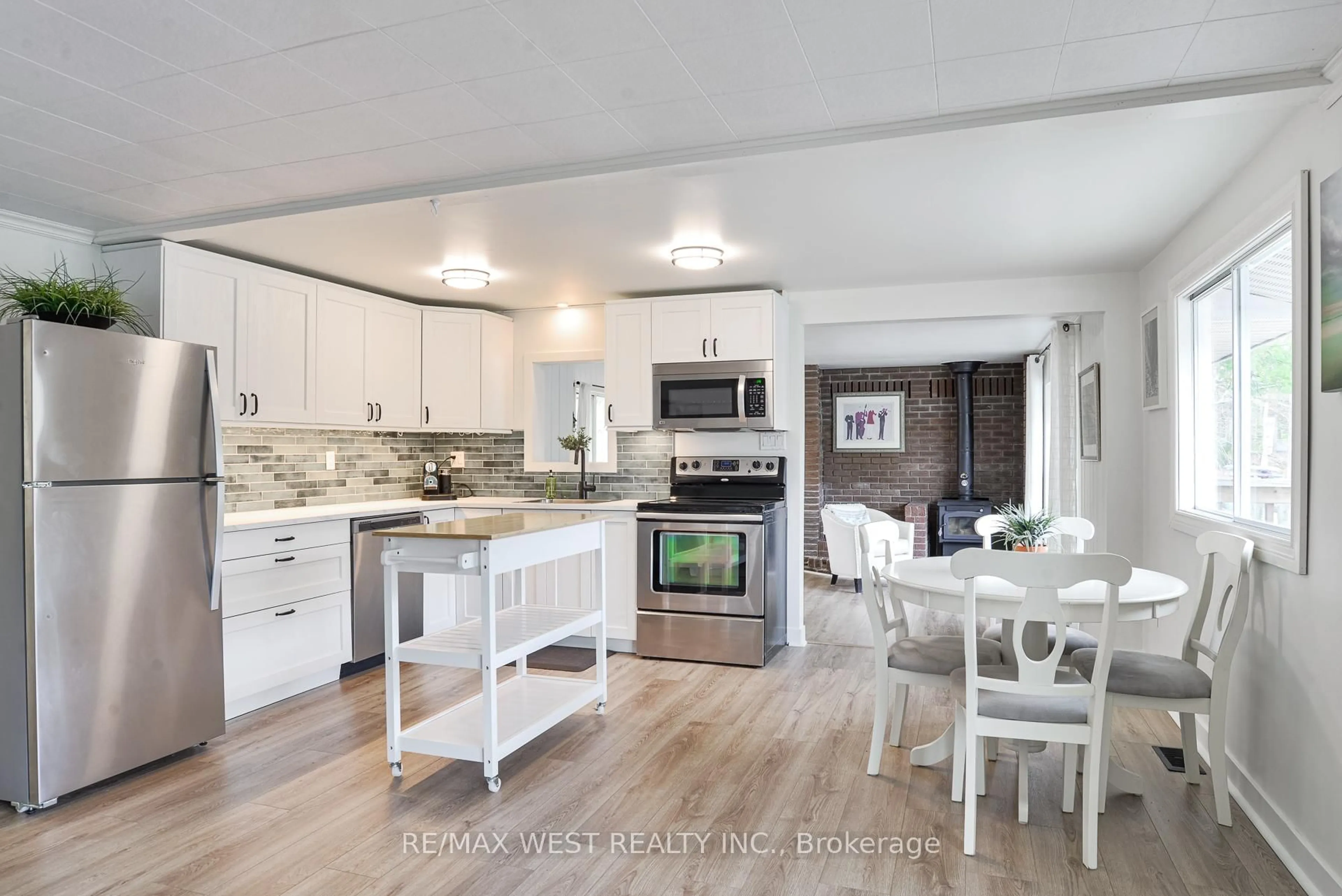 Open concept kitchen, unknown for 8060 Oakridge Dr, Ramara Ontario L0K 2B0