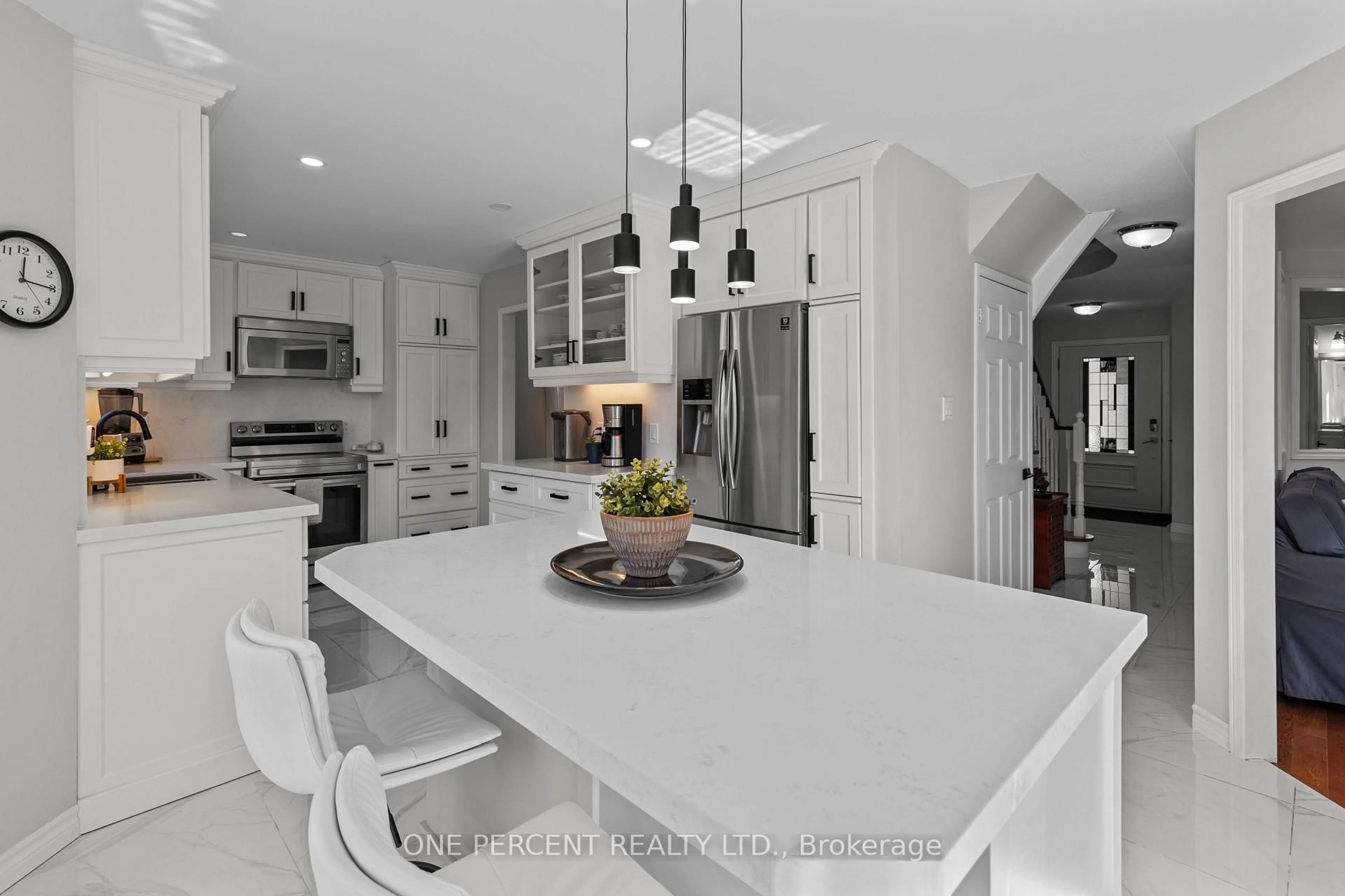 Contemporary kitchen, ceramic/tile floor for 1 Dixon Crt, Barrie Ontario L4N 7H1