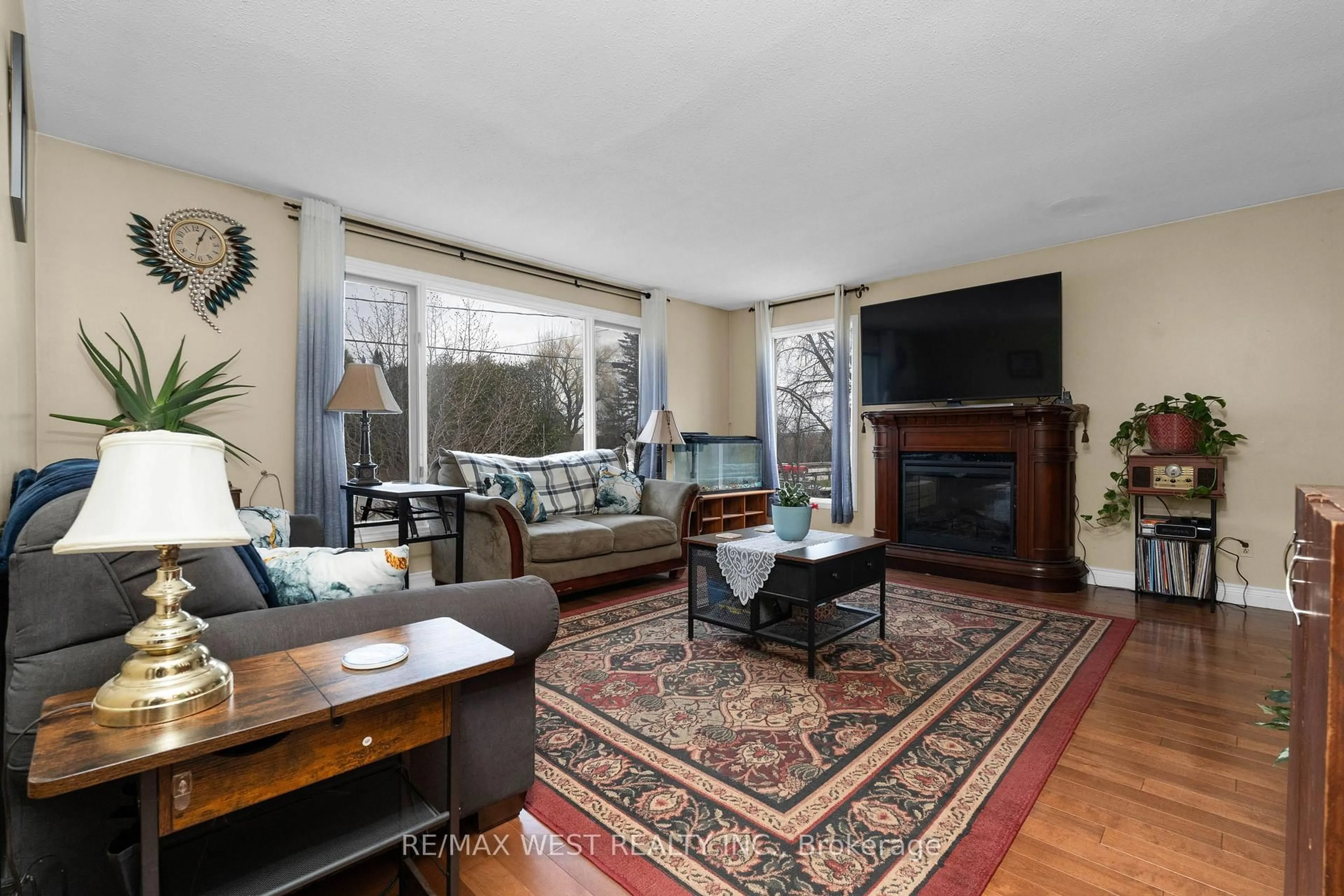 Living room with furniture, unknown for 3768 George Johnston Rd, Springwater Ontario L4M 4S4