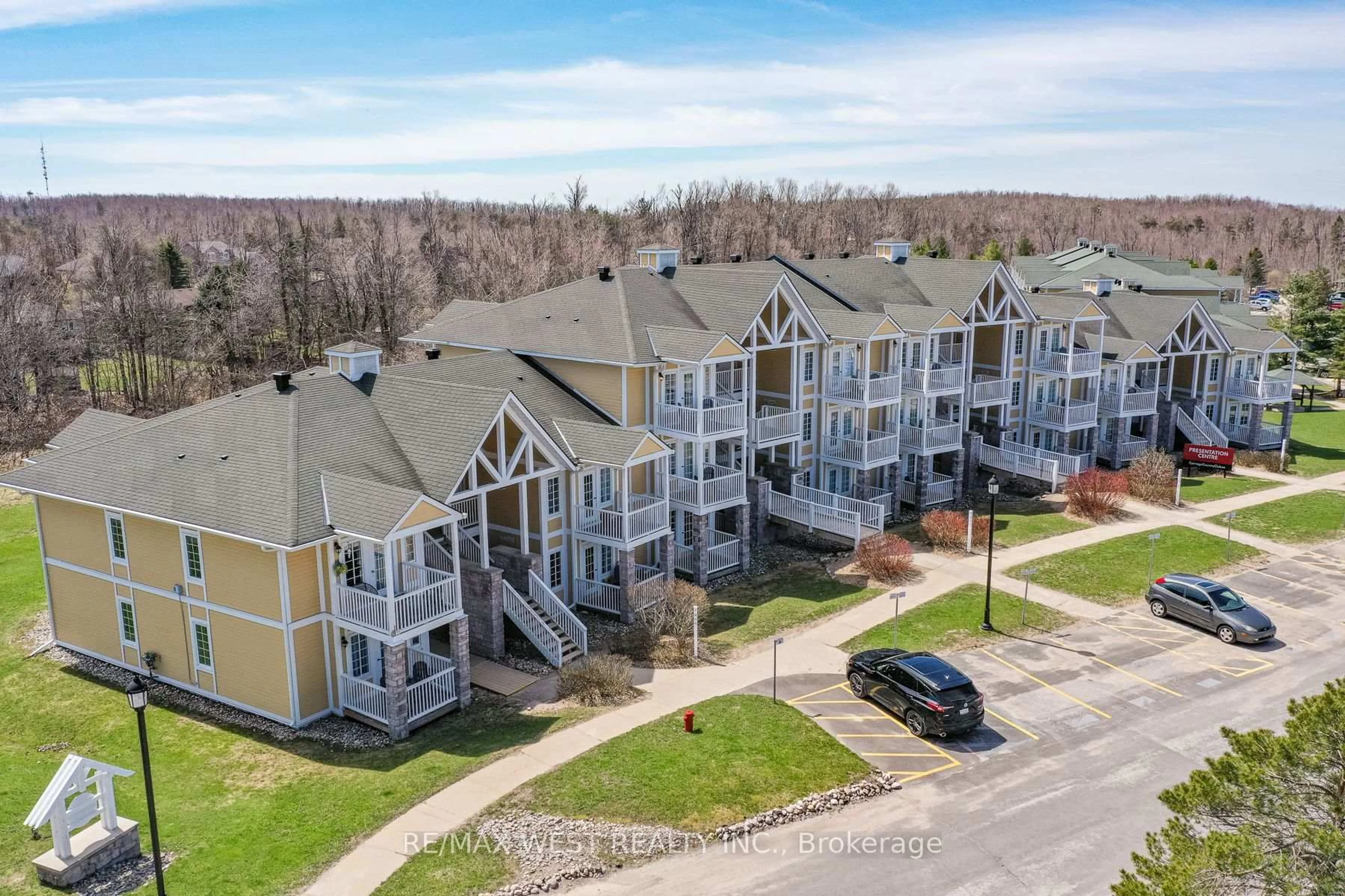 A pic from outside/outdoor area/front of a property/back of a property/a pic from drone, unknown for 90 Highland Dr #2076-77, Oro-Medonte Ontario L0L 2L0