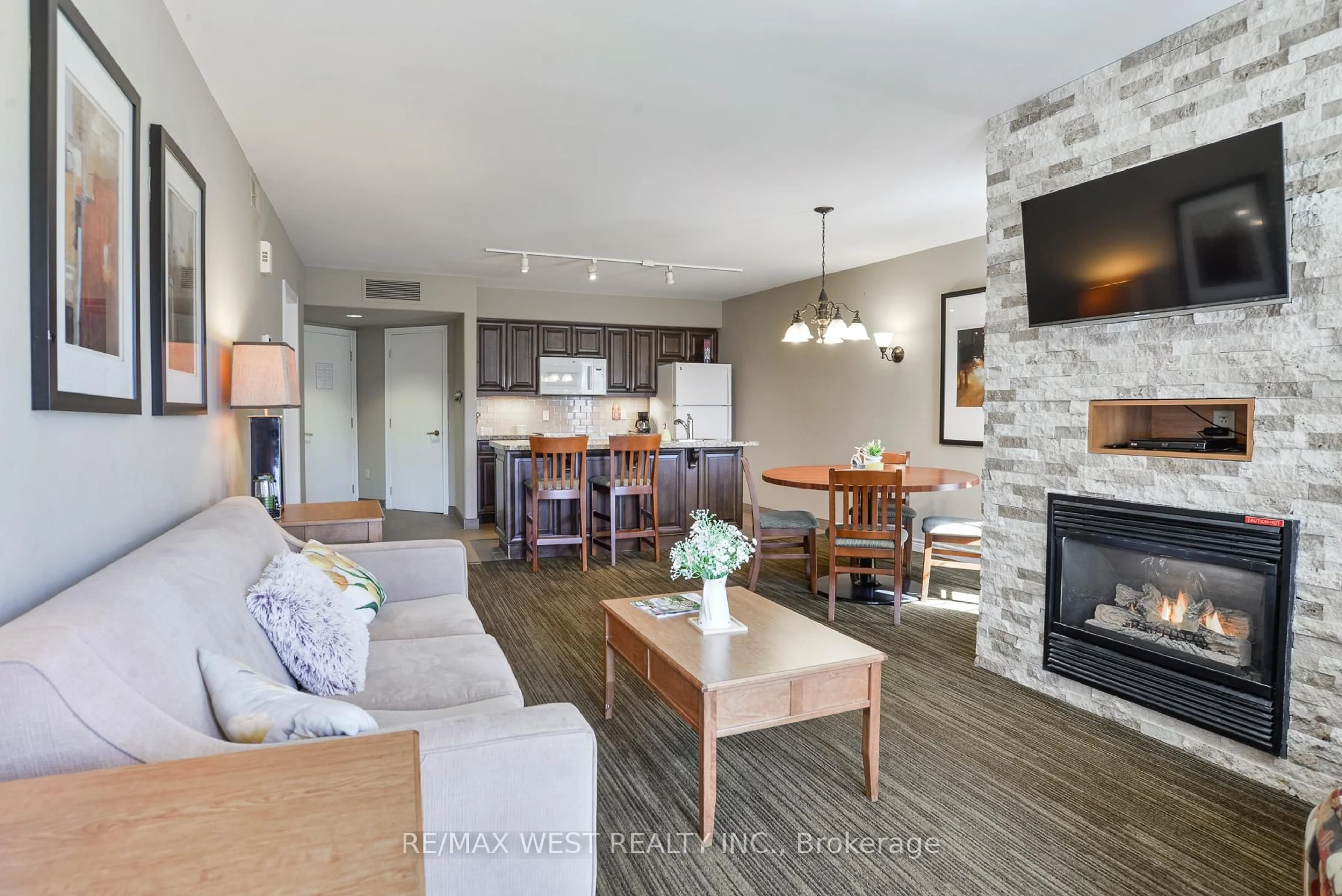 Living room with furniture, unknown for 90 Highland Dr #2076-77, Oro-Medonte Ontario L0L 2L0