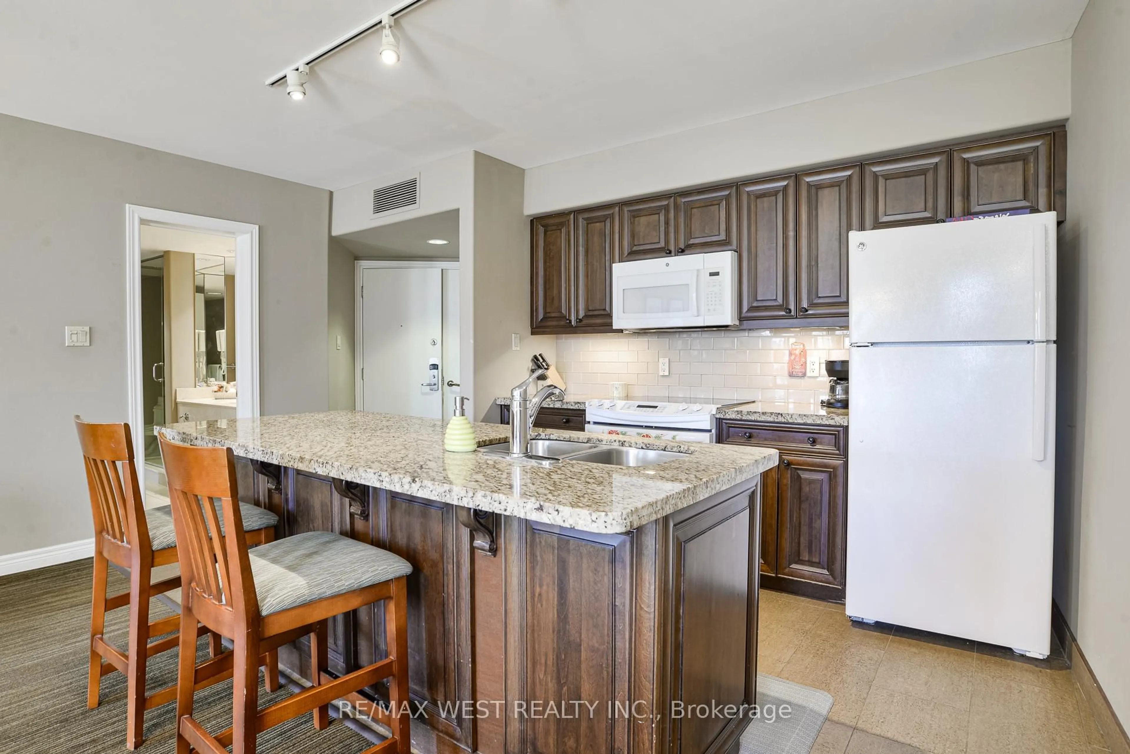 Standard kitchen, ceramic/tile floor for 90 Highland Dr #2076-77, Oro-Medonte Ontario L0L 2L0
