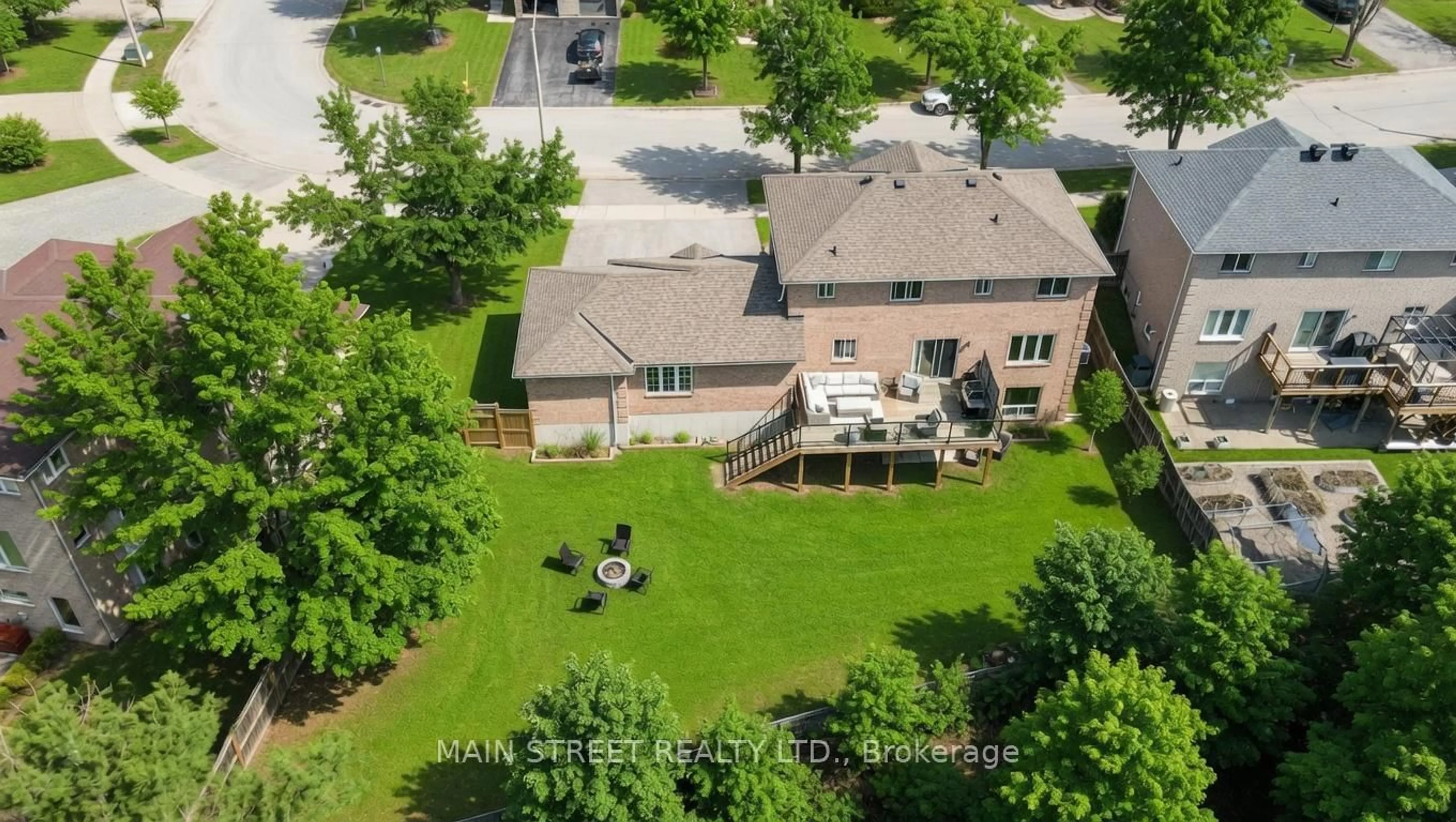 A pic from outside/outdoor area/front of a property/back of a property/a pic from drone, street for 89 Silver Maple Cres, Barrie Ontario L4N 0E5